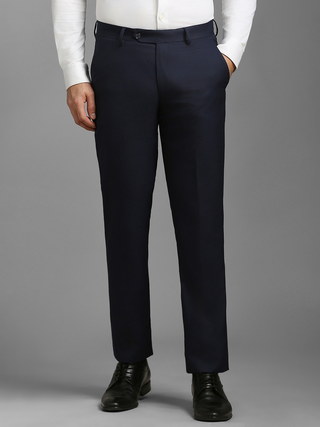 

Louis Philippe Men Solid Slim Fit Trousers, Navy blue