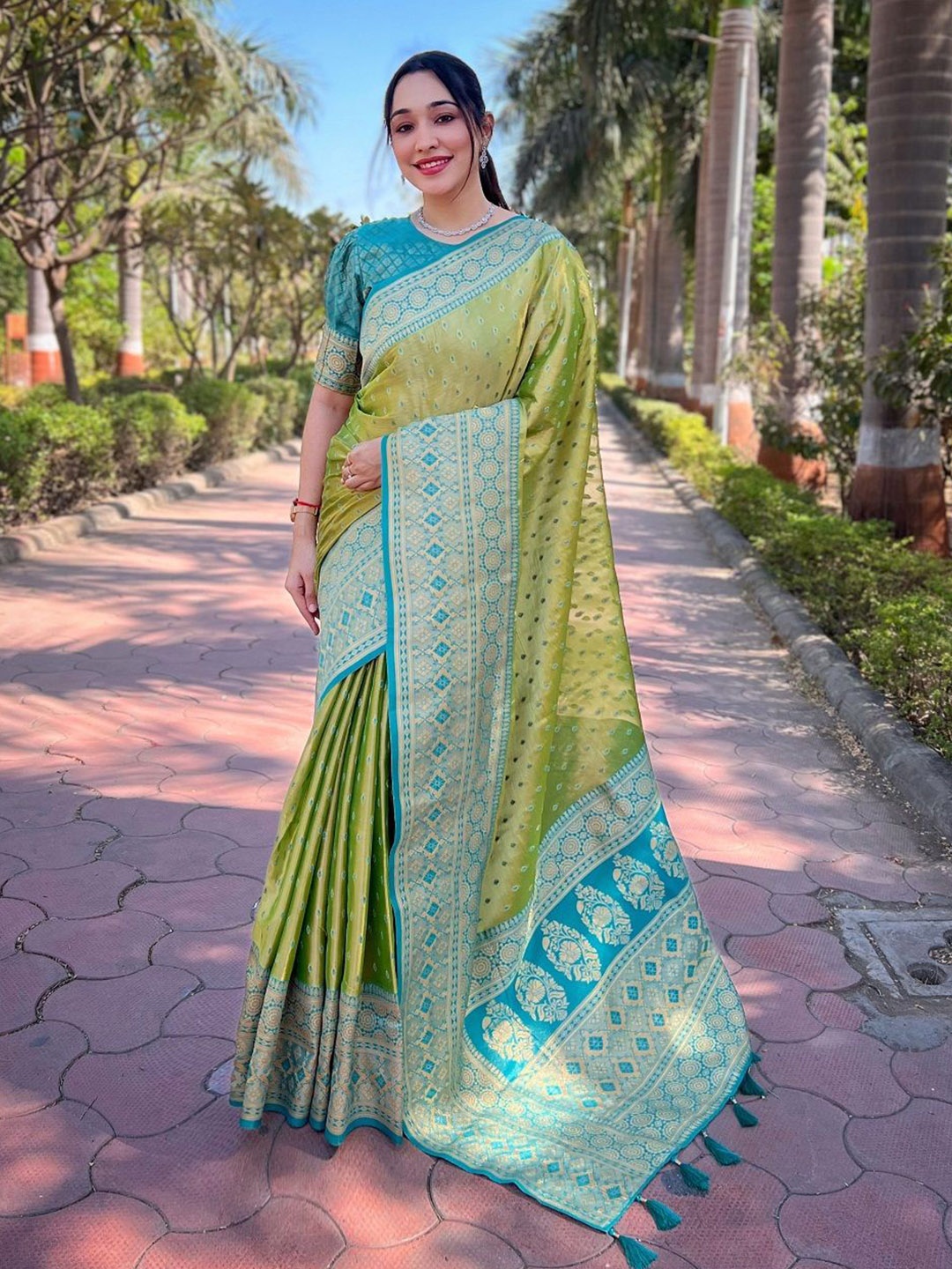 

SGF11 Woven Design Zari Pure Silk Kanjeevaram Saree, Green