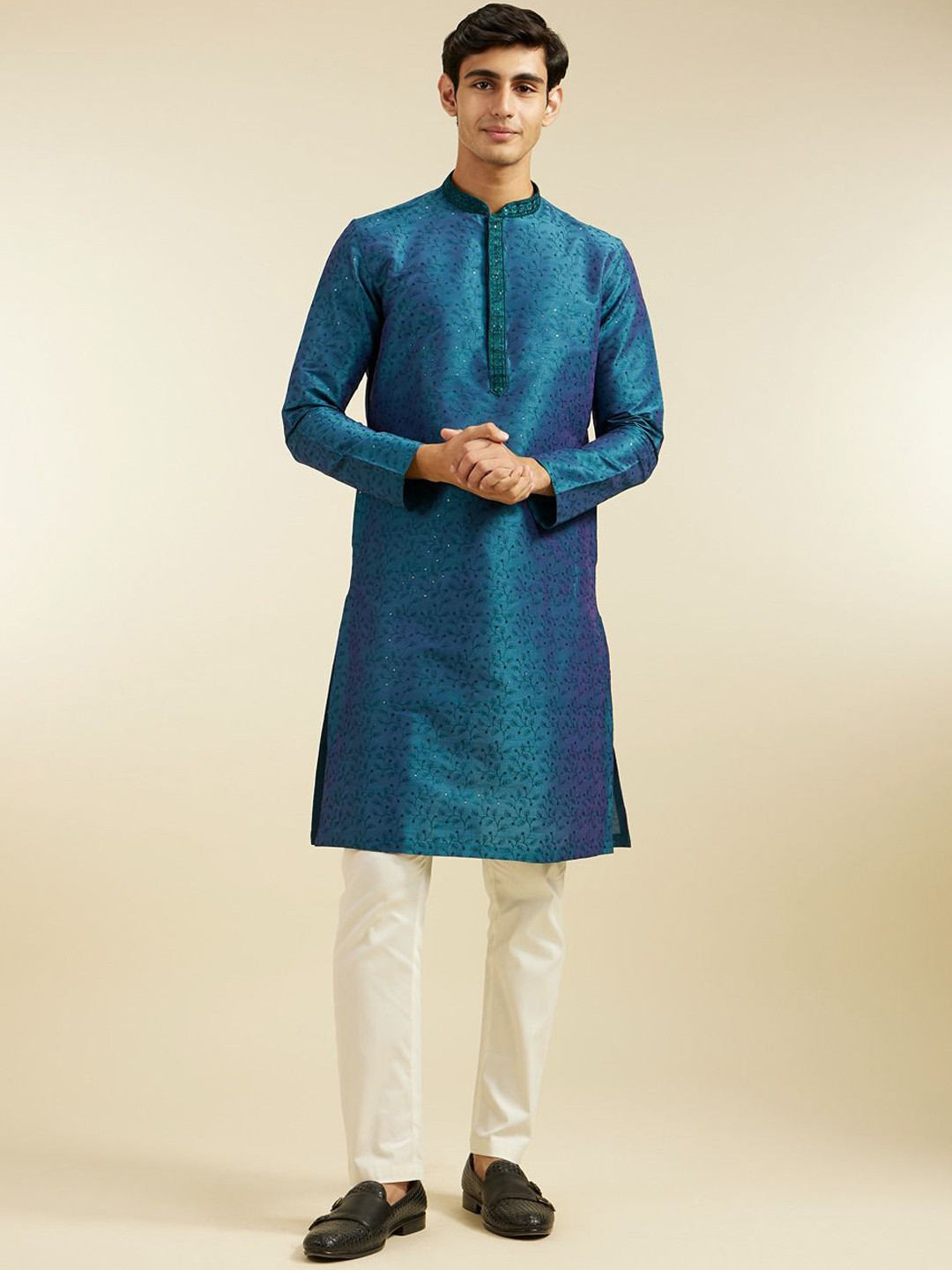 

Diwas by Manyavar Men Floral Embroidered Mandarin Collar Sequinned Straight Kurta, Green