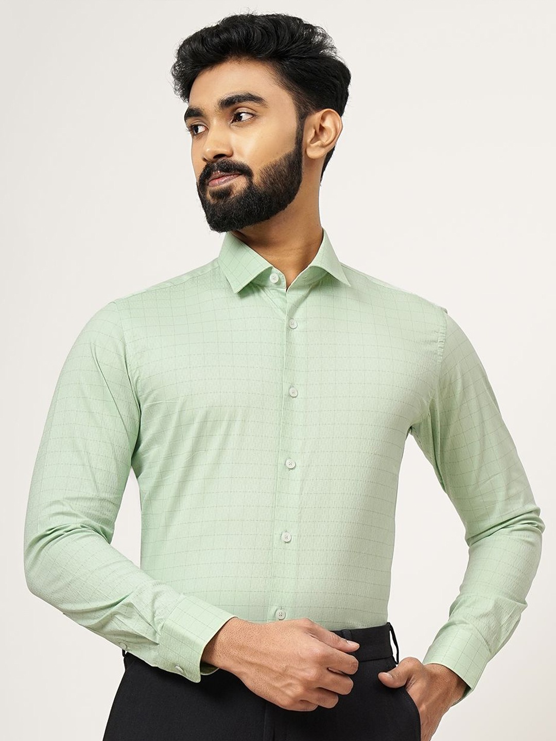 

JADE BLUE Men Cutaway Collar Textured Cotton Slim Fit Casual Shirt, Green