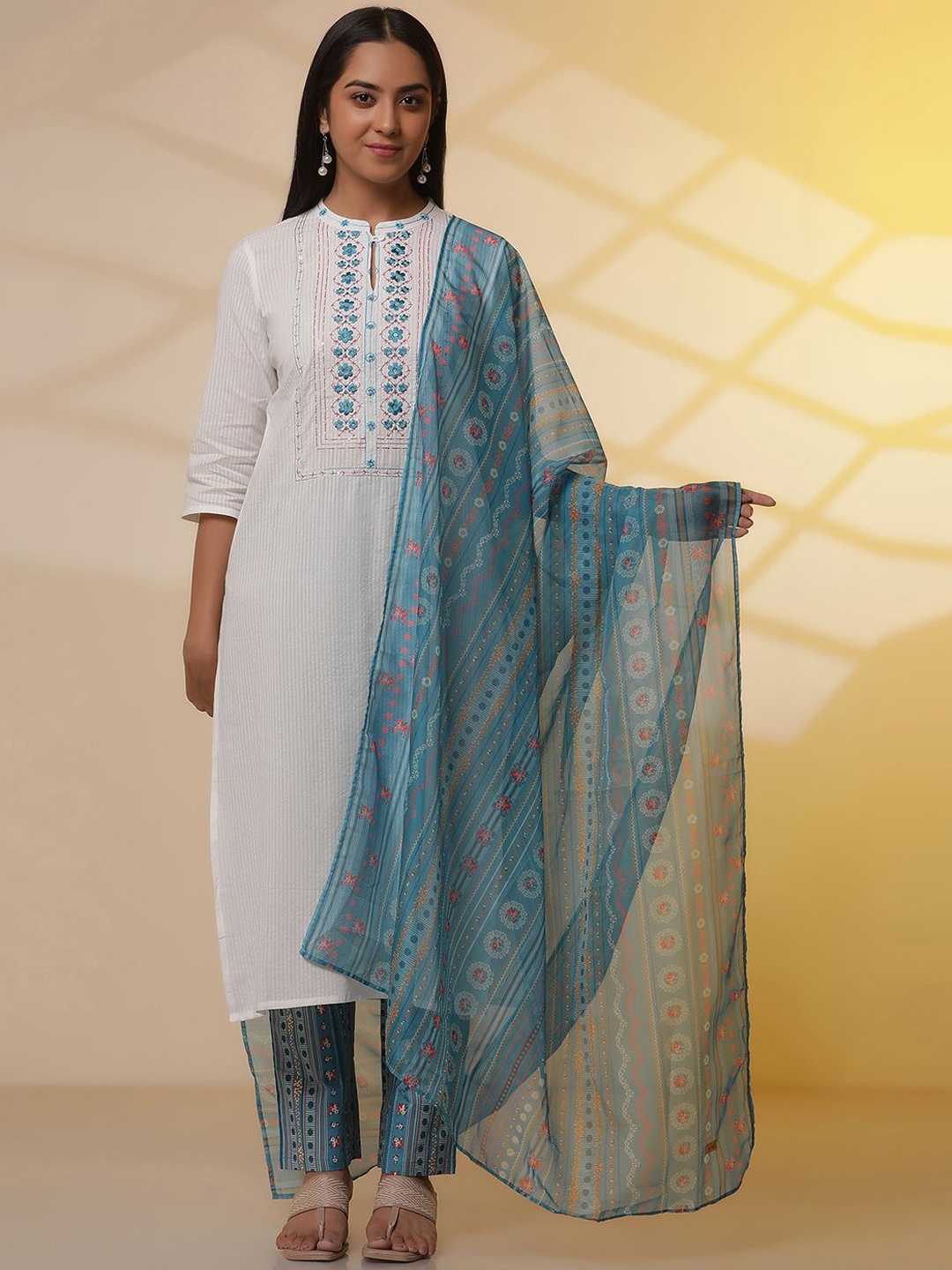 

AURELIA Mandarin Collar Thread Work Straight Kurta with Palazzo & Dupatta, White