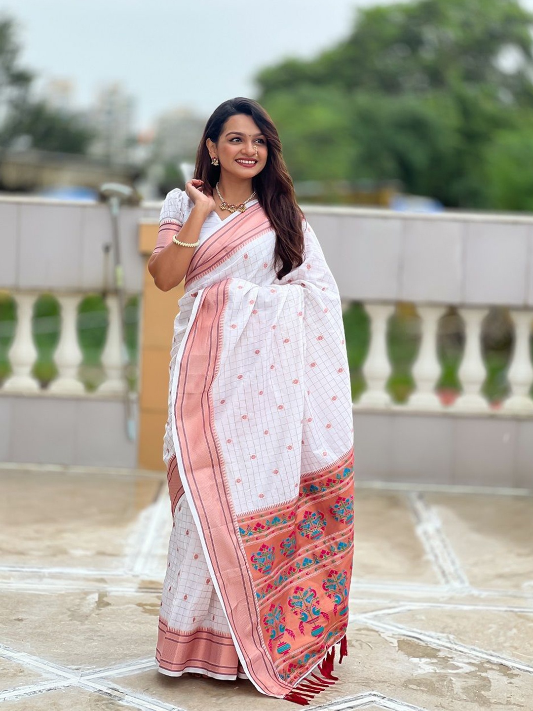 

SGF11 Woven Design Zari Pure Silk Kanjeevaram Saree, White