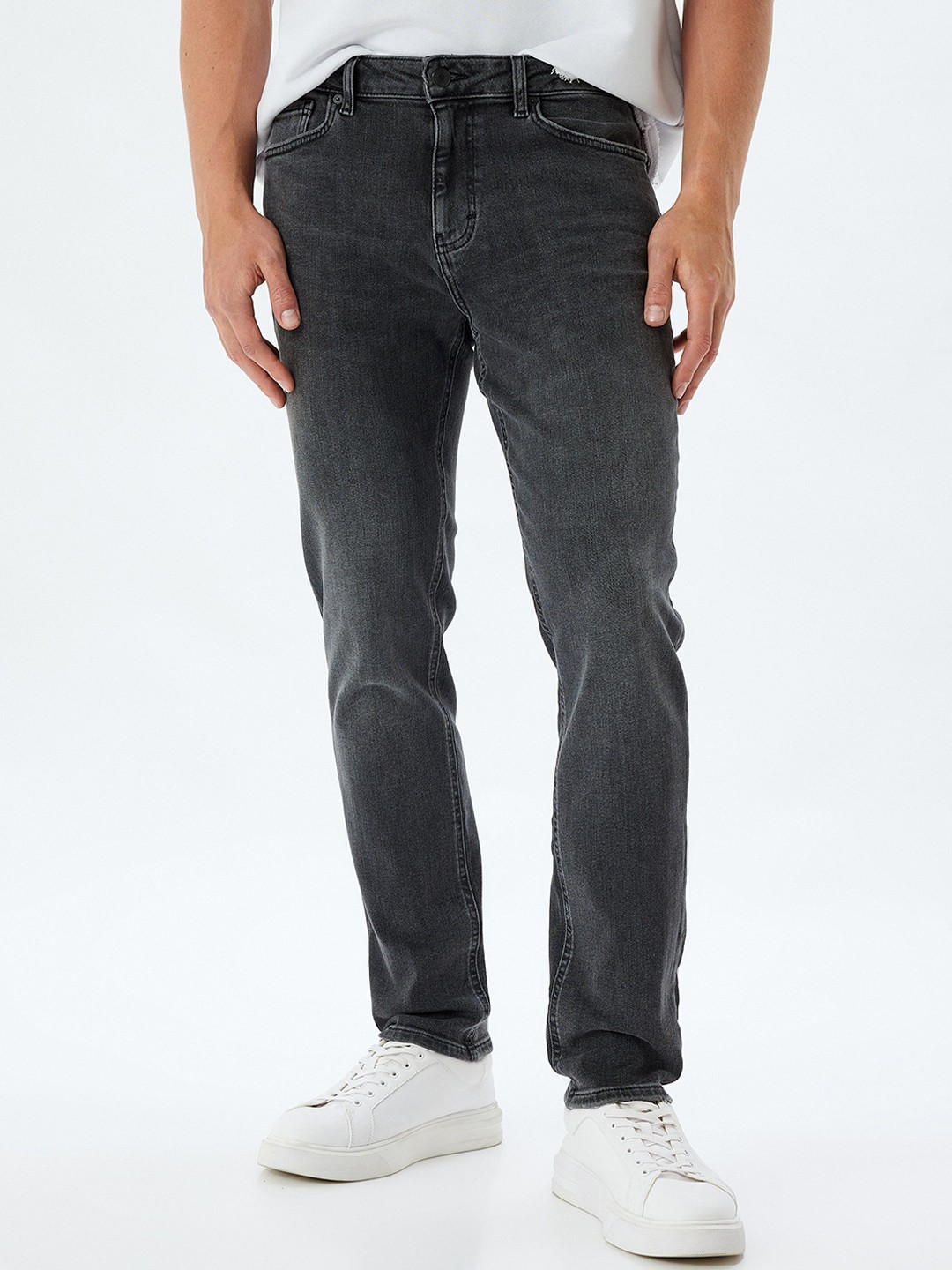 

Koton Men Mid-Rise Regular Fit, Grey