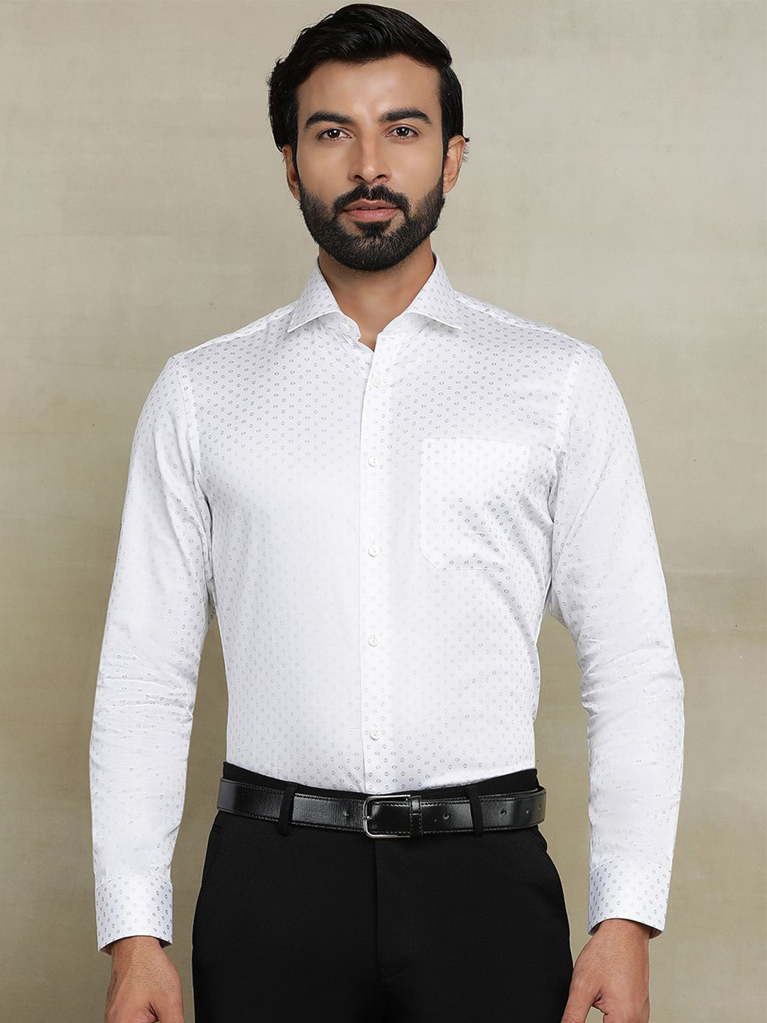 

METAL Men Spread Collar Micro Ditsy Printed Cotton Slim Fit Semiformal Shirt, White