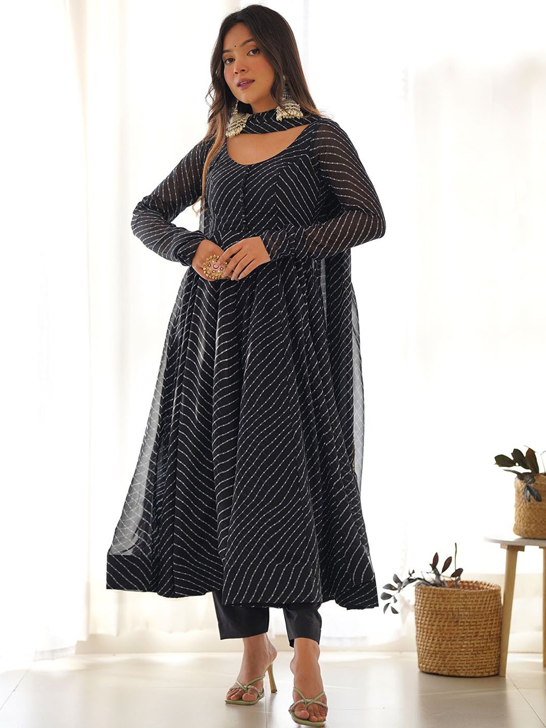 

Tanhai Geometric Printed Round Neck Anarkali Kurta with Trousers & Dupatta, Black