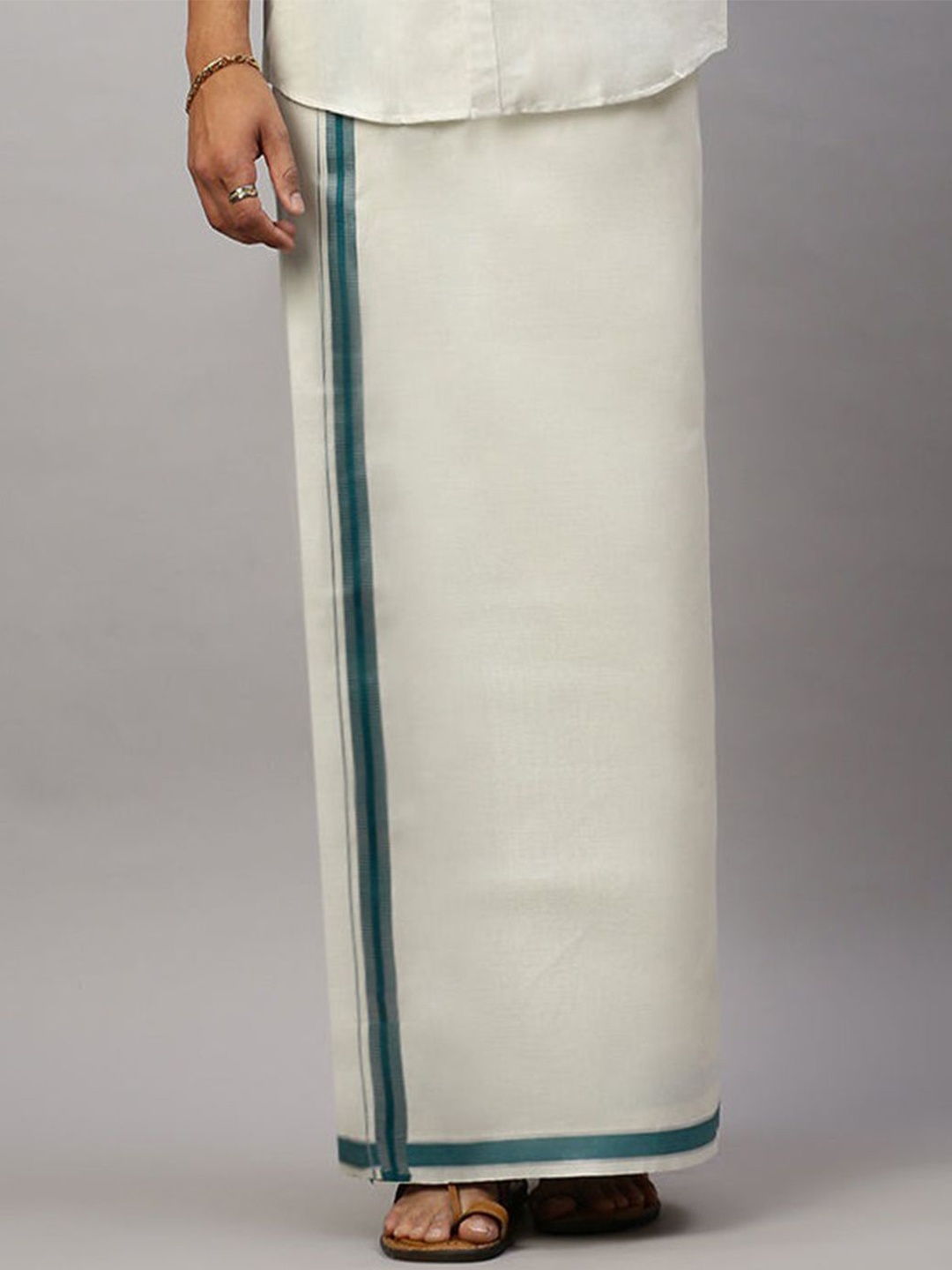 

Ramraj Men Single Layer Tissue Dhoti with Fancy Border, Cream
