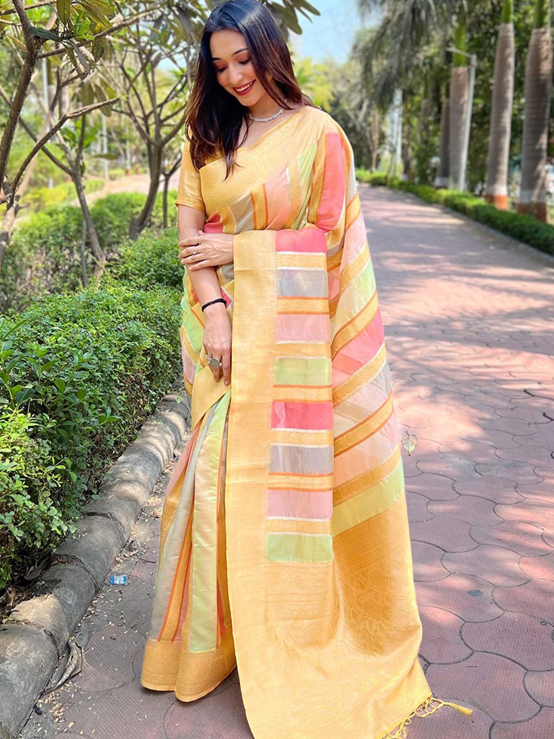 

SGF11 Woven Design Zari Pure Silk Kanjeevaram Saree, Yellow