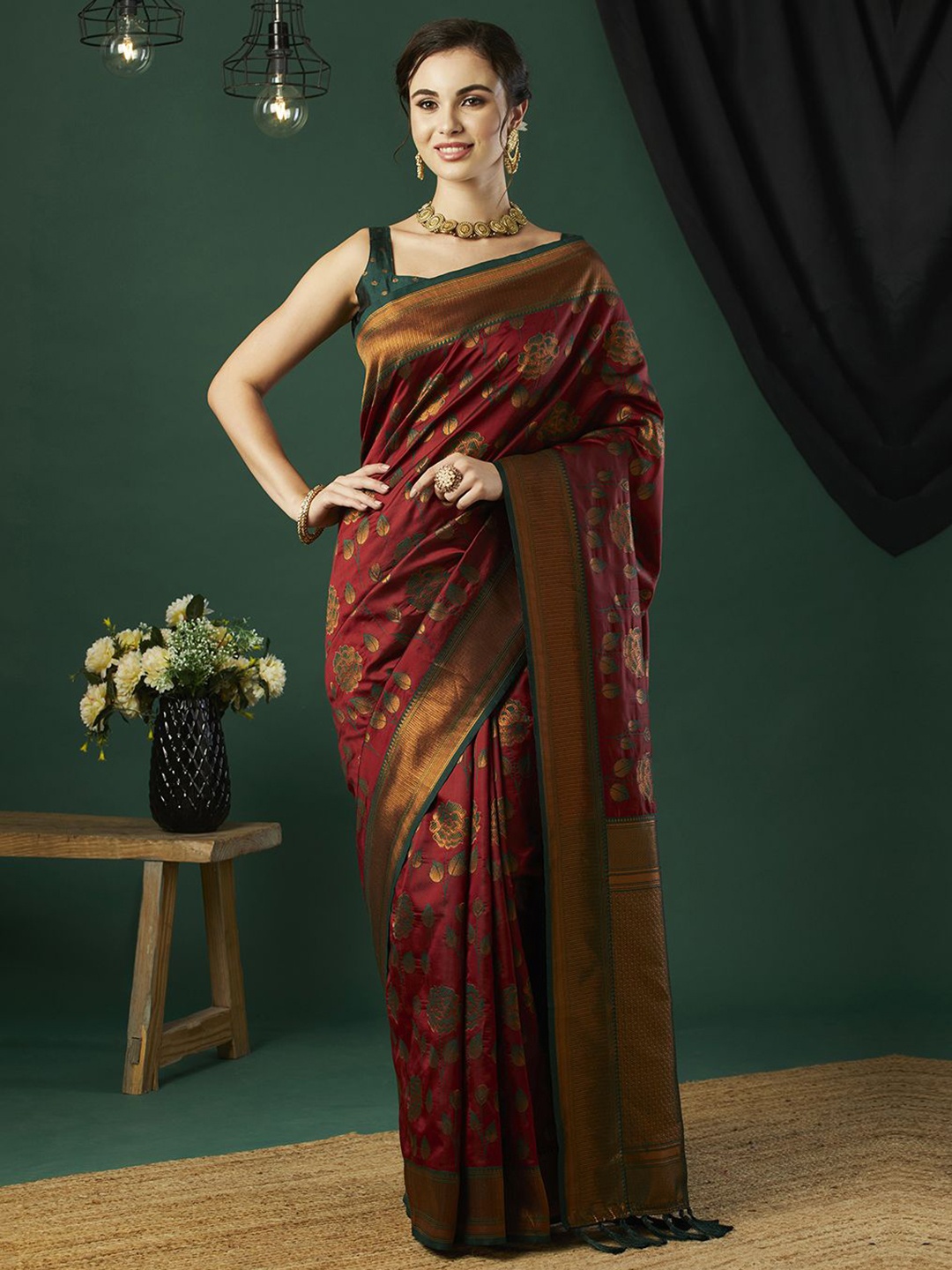 

HI FI NX Ethnic Motifs Woven Design Zari Pure Silk Banarasi Saree, Maroon