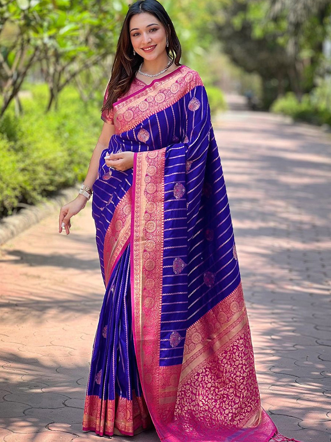 

SGF11 Woven Design Zari Pure Silk Kanjeevaram Saree, Violet