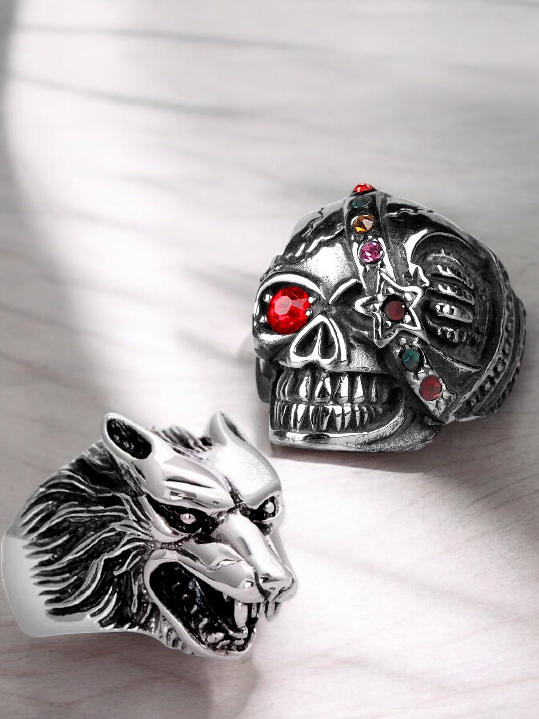 

fabula Men Set Of 2 Stainless Steel Wolf & Skull Finger Ring, Silver