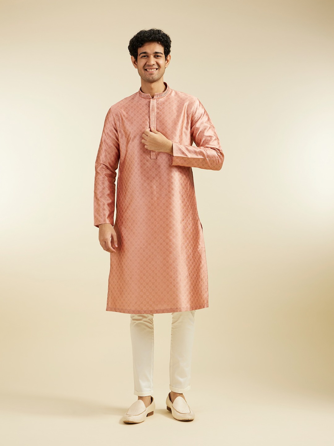 

Diwas by Manyavar Geometric Woven Design Mandarin Collar Jacquard Straight Kurta, Peach