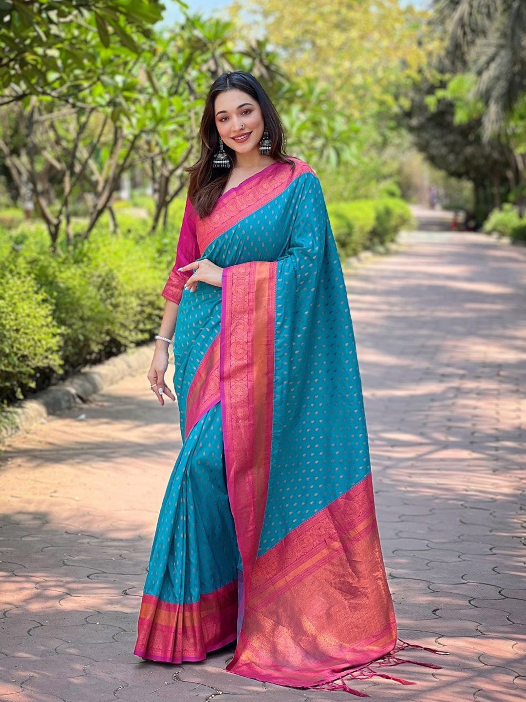 

SGF11 Woven Design Zari Pure Silk Kanjeevaram Saree, Blue