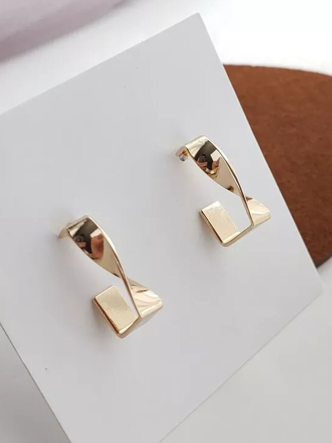 

VAGHBHATT Gold Toned Geometric Hoop Earrings
