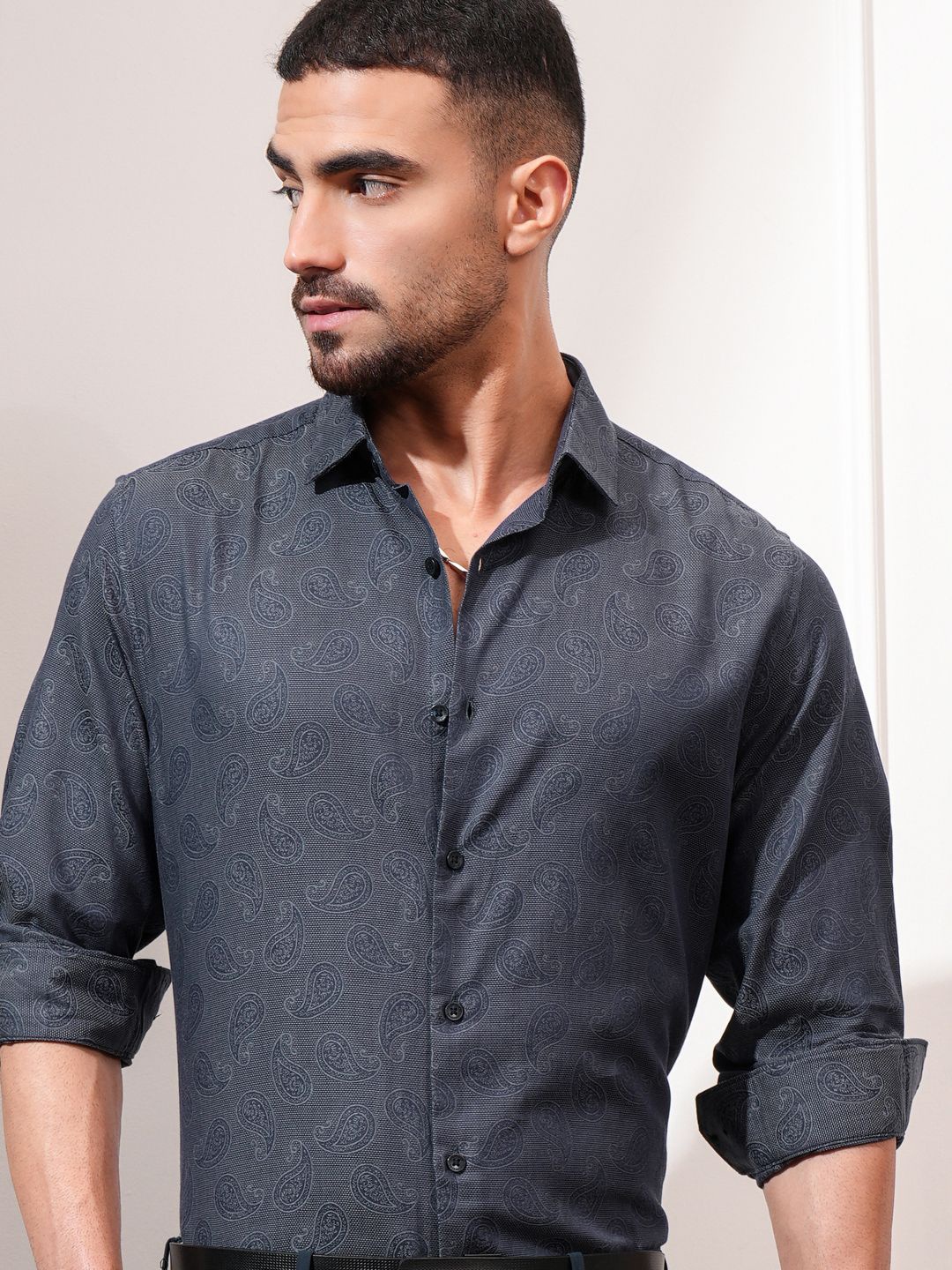 

Locomotive Luxe Men Depths Jacquard Textured Occasion Shirt, Grey