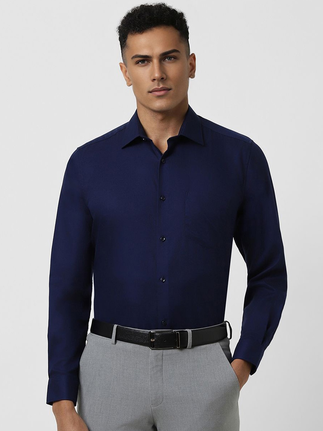 

Van Heusen Men Spread Collar Solid Cotton Slim Fit Formal Shirt, Navy blue