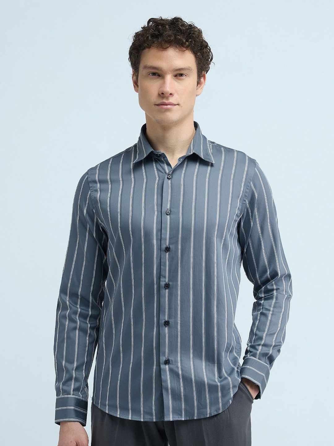 

Flying Machine Men Spread Collar Vertical Striped Cotton Slim Fit Formal Shirt, Grey