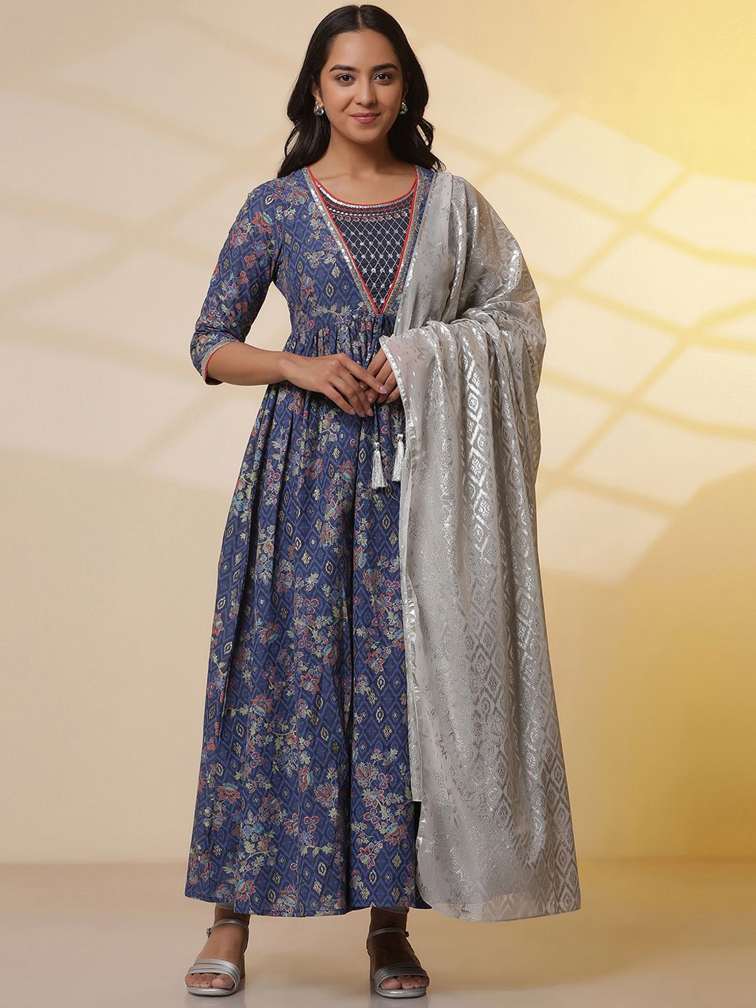 

AURELIA Women Floral Printed Regular Pure Cotton Kurta With Dupatta, Blue