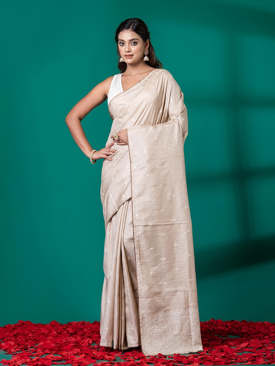 

VIBHAVARI Ethnic Motifs Embroidered Saree, Cream