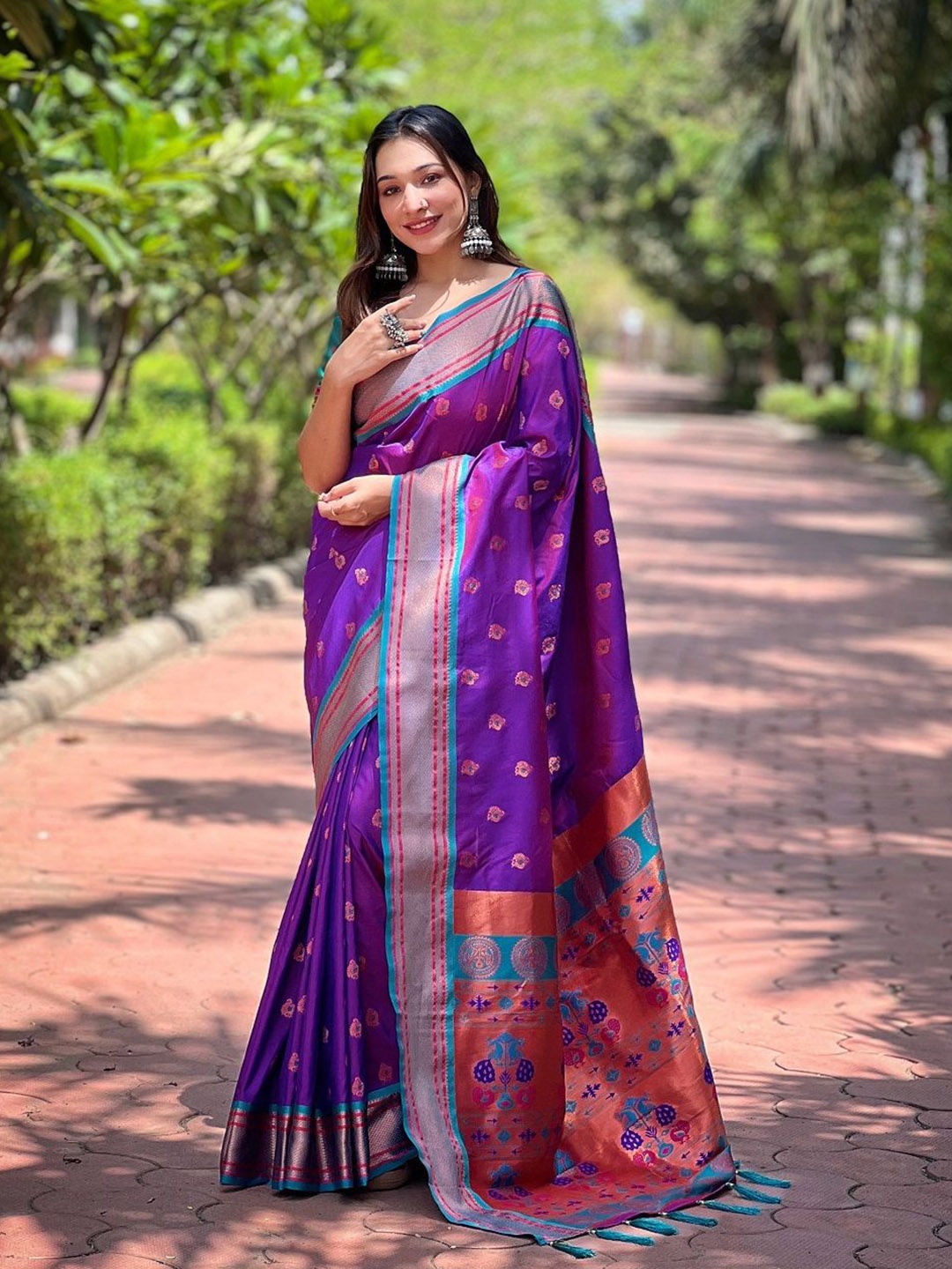 

SGF11 Woven Design Zari Pure Silk Kanjeevaram Saree, Purple
