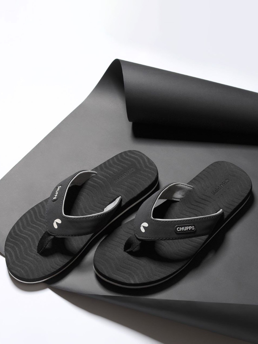 

CHUPPS Men Self Design Thong Flip-Flops, Black