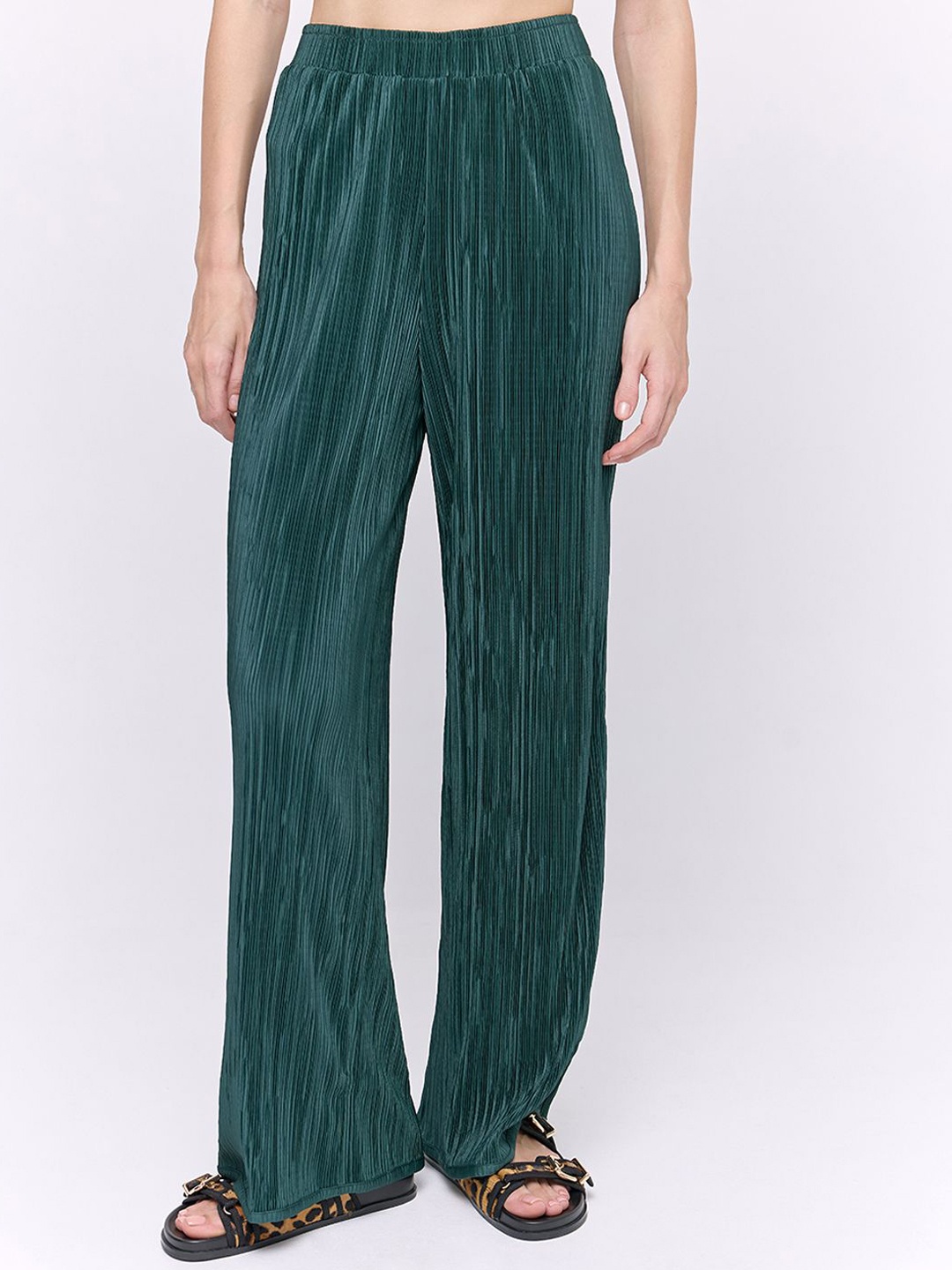 

COVER STORY Women Flared Pleated Trousers, Green