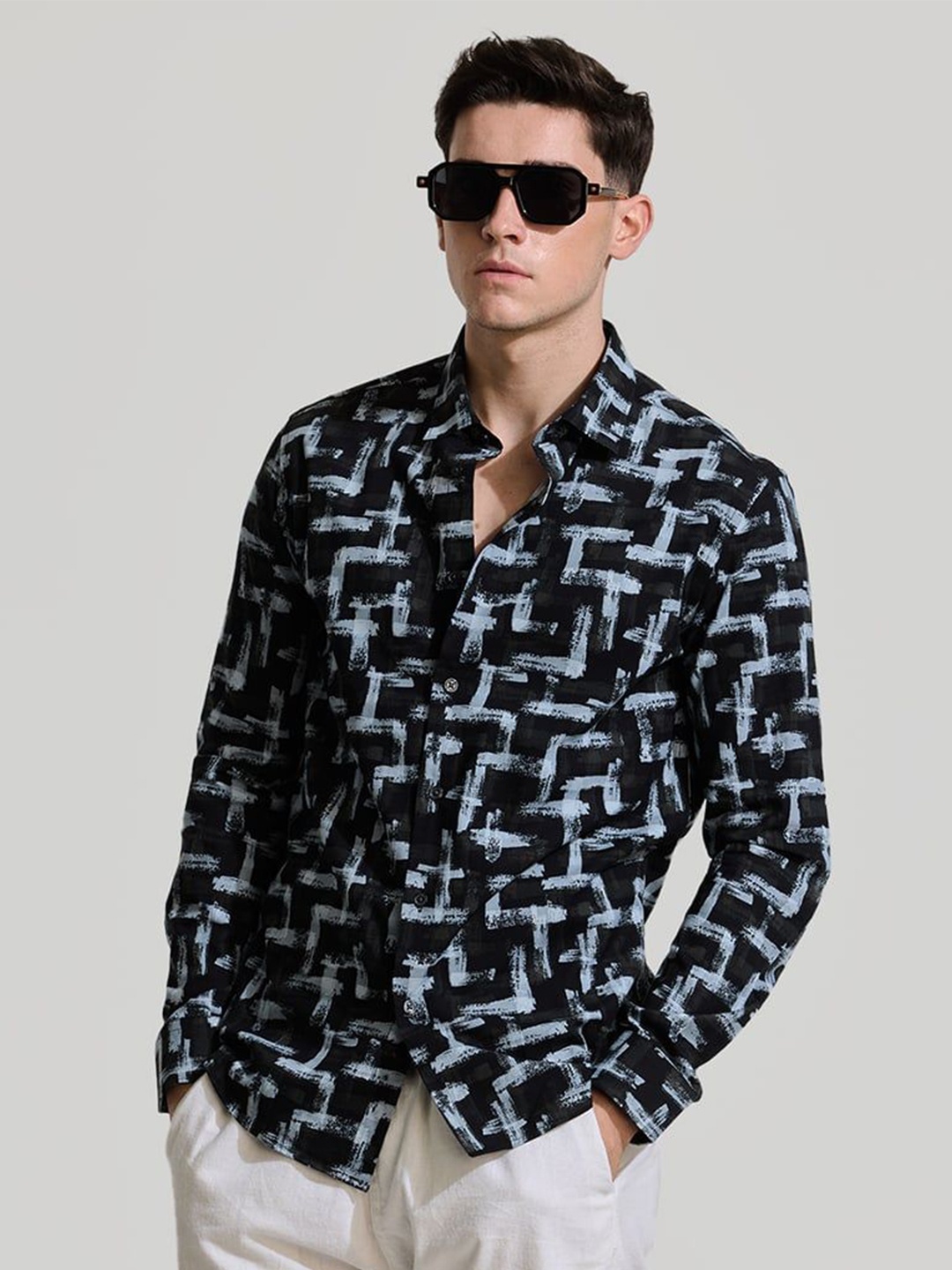 

Snitch Men Smart Spread Collar Abstract Printed Casual Shirt, Black