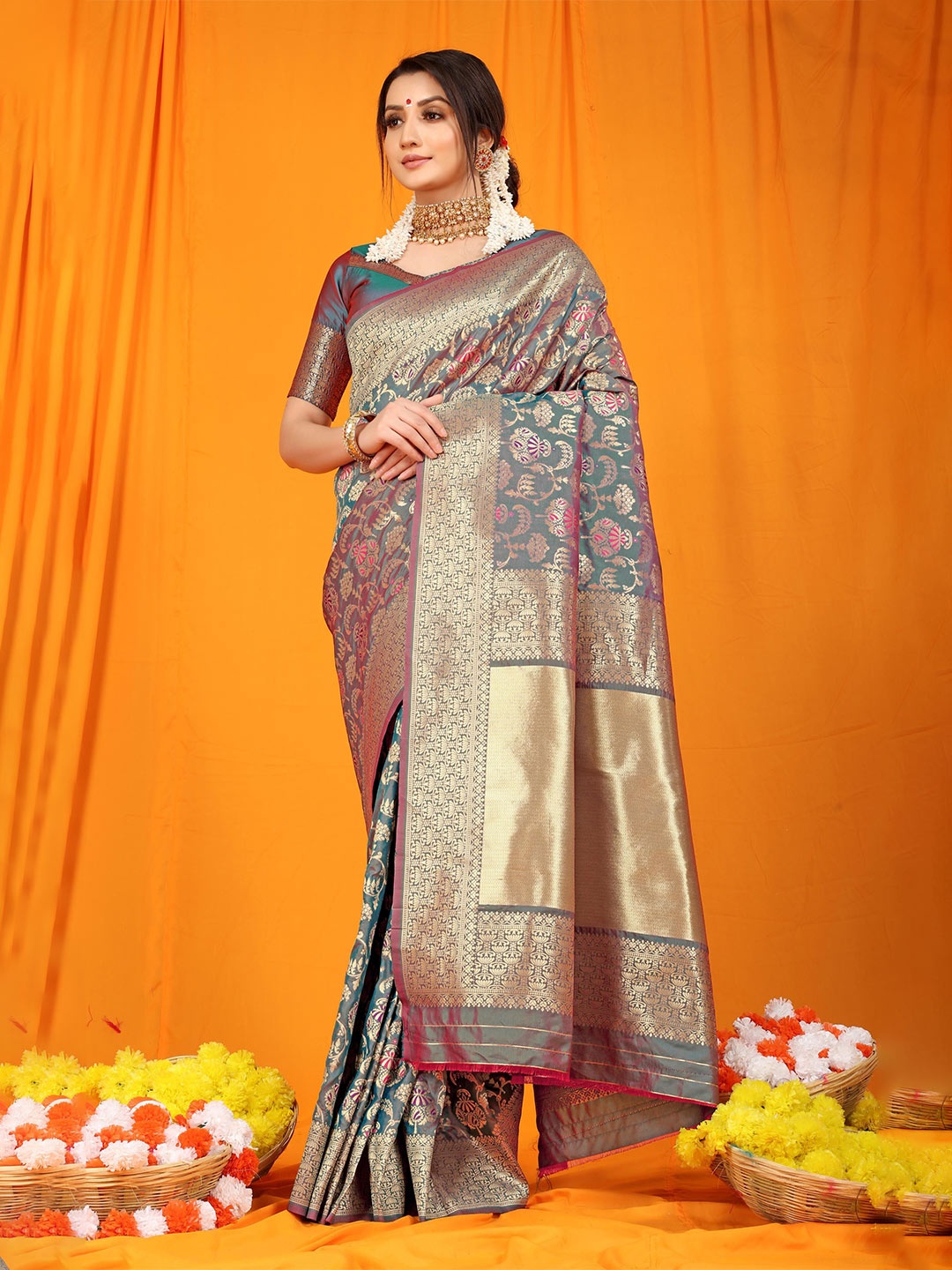 

Royal Rajgharana Saree Pure Silk Ethnic Motifs Woven Design Zari Banarasi Sarees, Grey