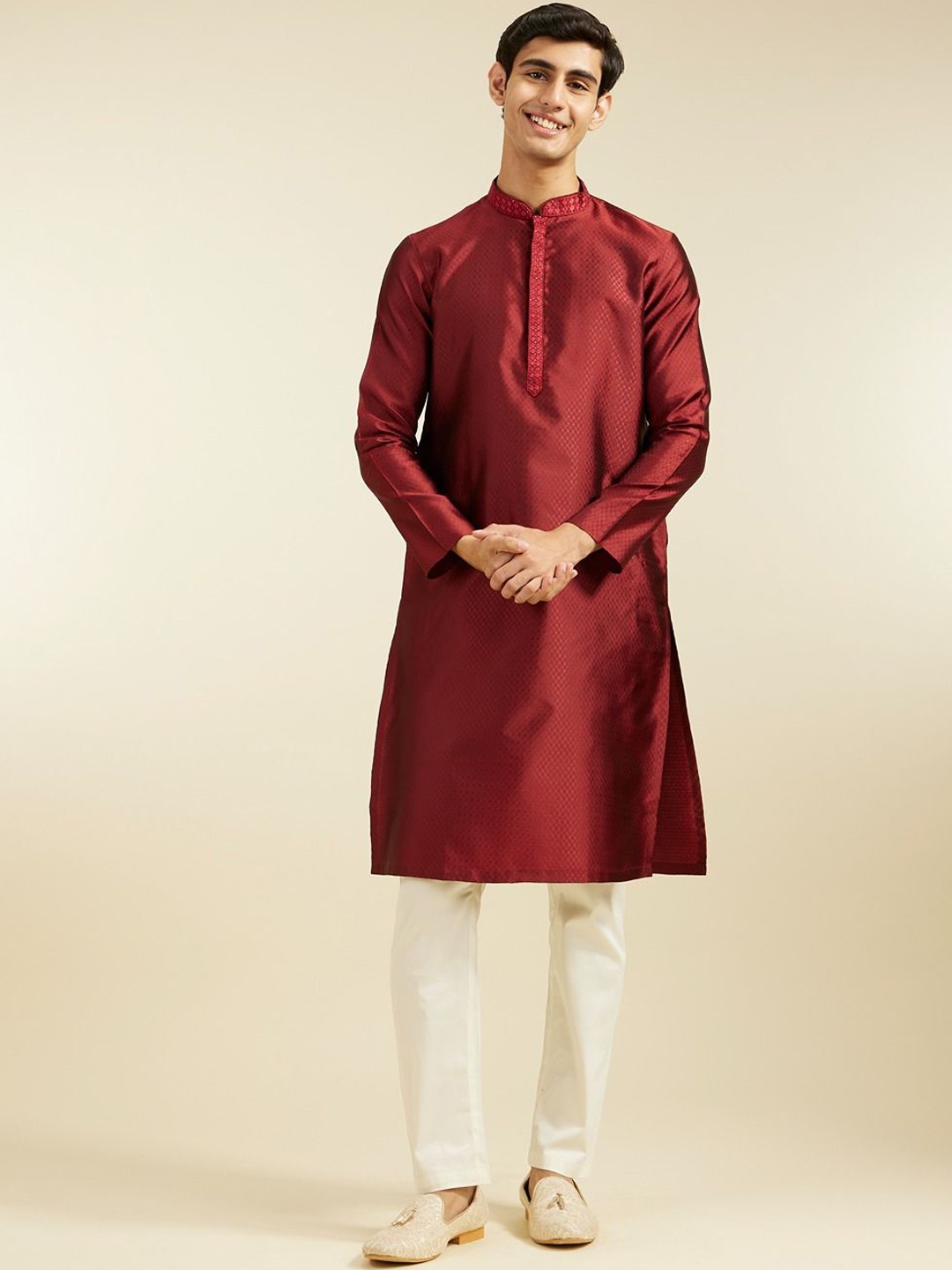 

Diwas by Manyavar Men Floral Woven Design Beads and Stones Mandarin Collar Straight Kurta, Maroon