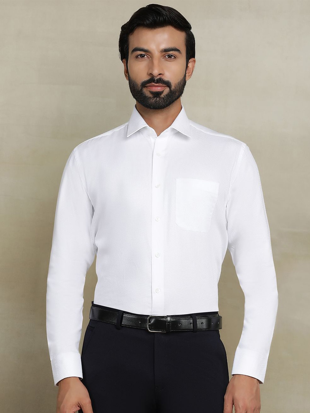 

JADE BLUE Men Cutaway Collar Textured Cotton Casual Shirt, White