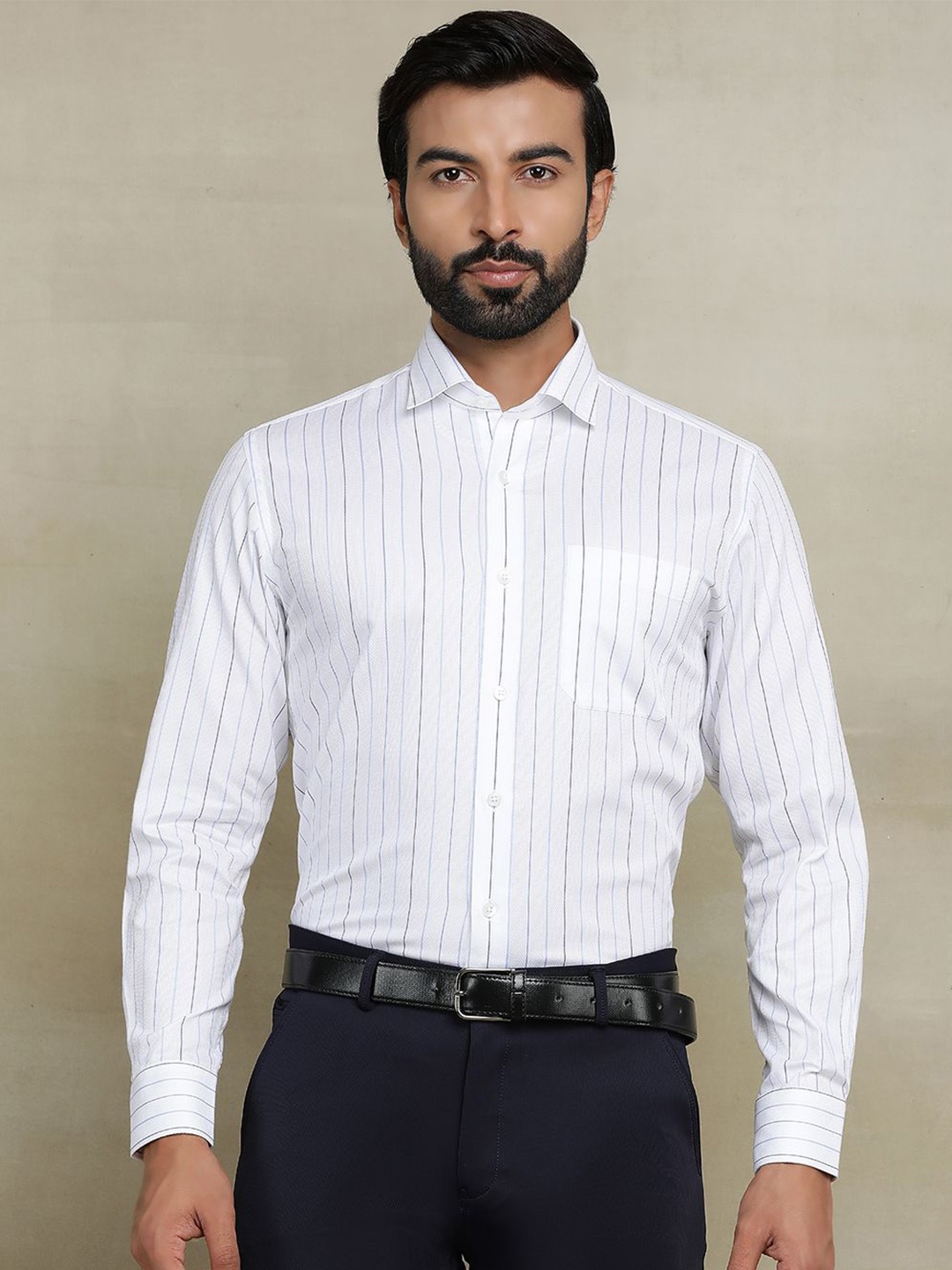 

METAL Men Spread Collar Vertical Striped Cotton Slim Fit Casual Shirt, White