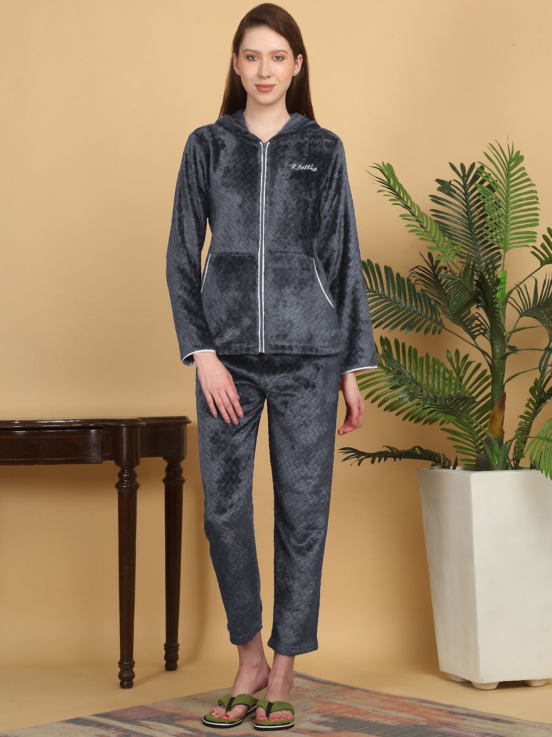 

KLOTTHE Women Solid Hooded Woolen Night Suit, Grey