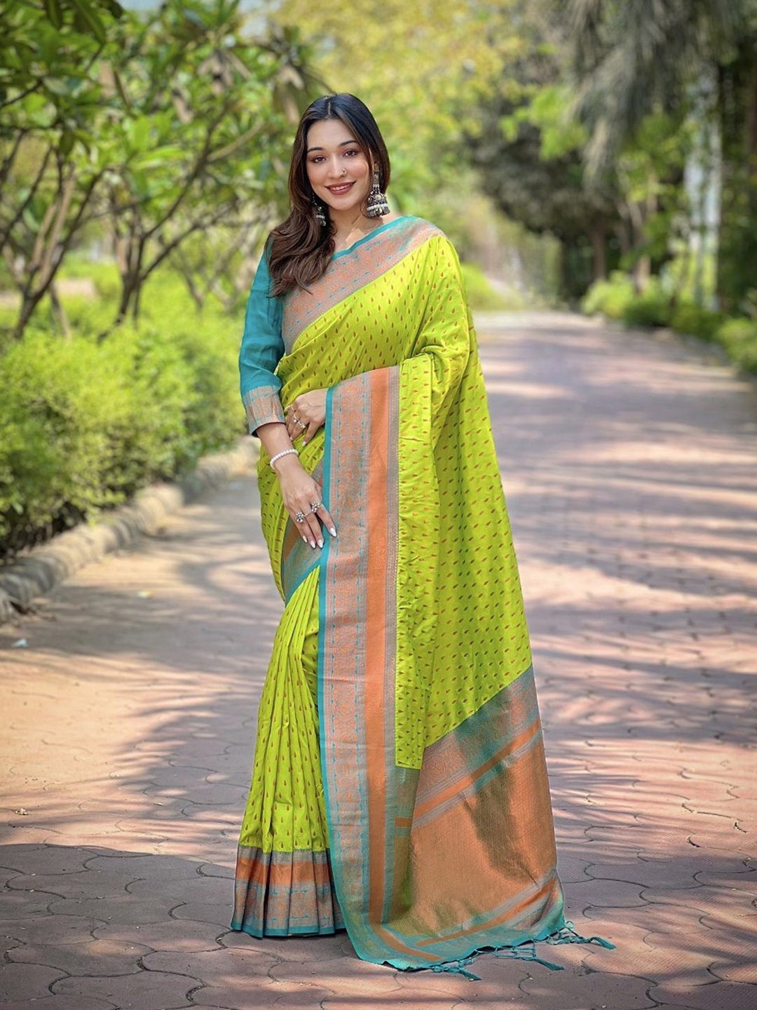 

SGF11 Woven Design Zari Pure Silk Kanjeevaram Saree, Green