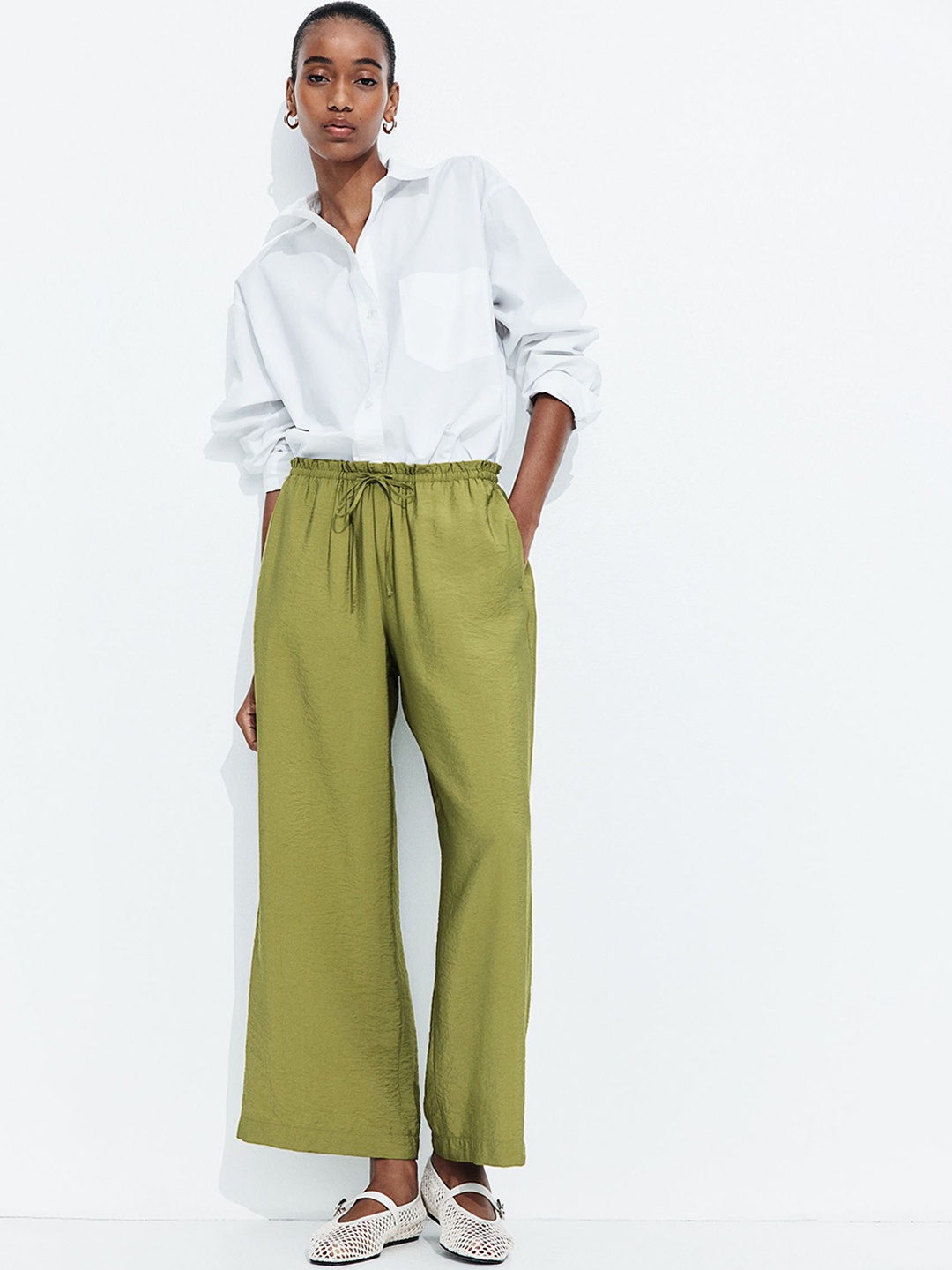 

H&M Women Straight Drawstring Trousers, Green