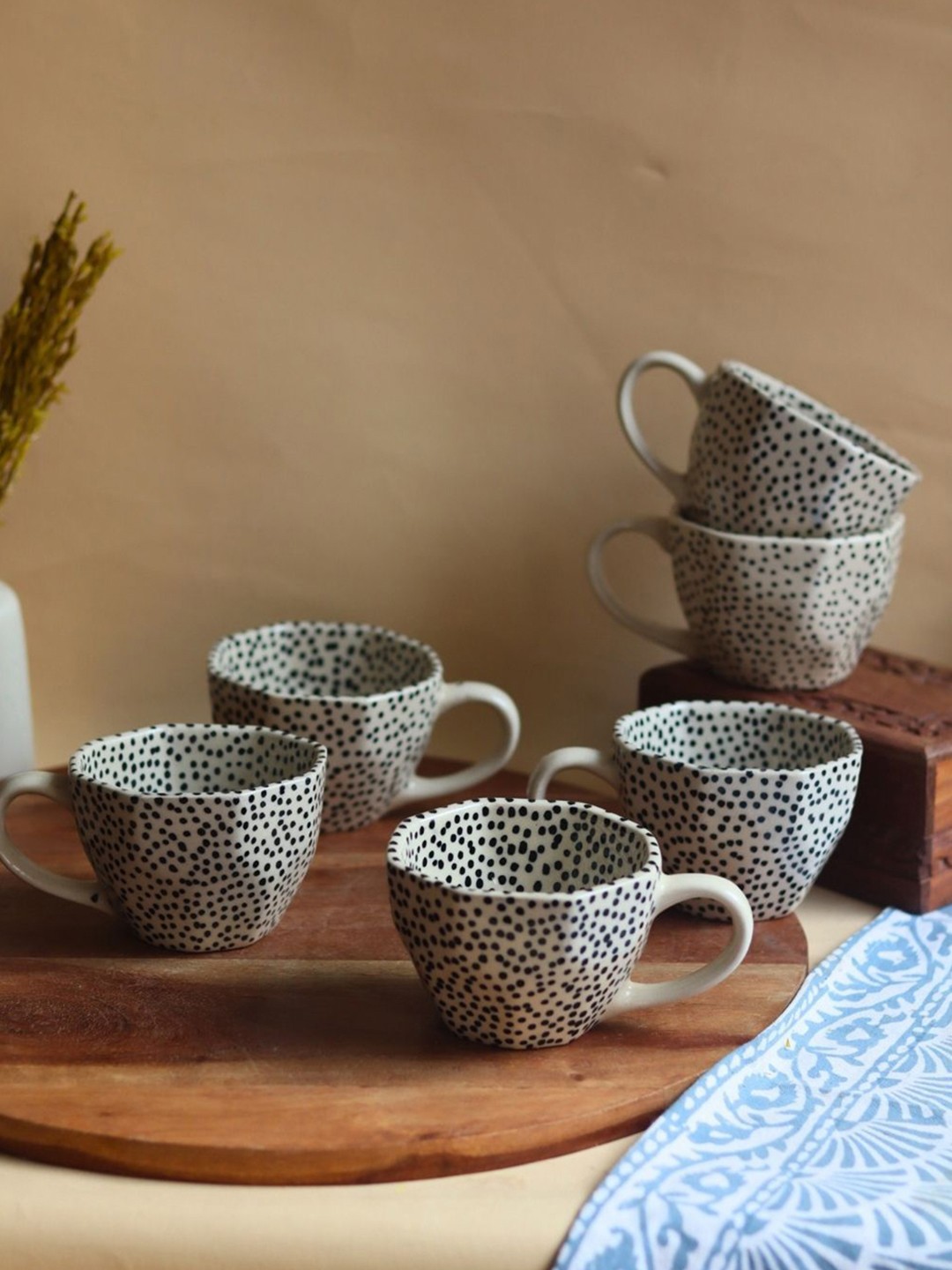 

WEAVING HOMES Black & White 6 Pieces Printed Ceramic Dishwasher Safe Glossy Mugs 220ml