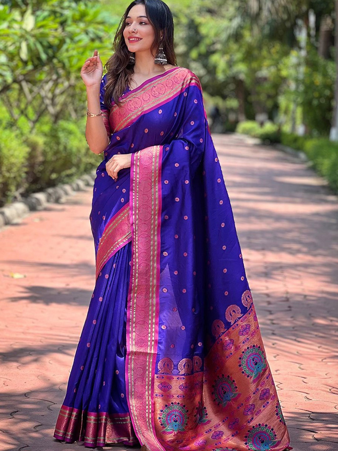 

SGF11 Woven Design Zari Pure Silk Kanjeevaram Saree, Blue