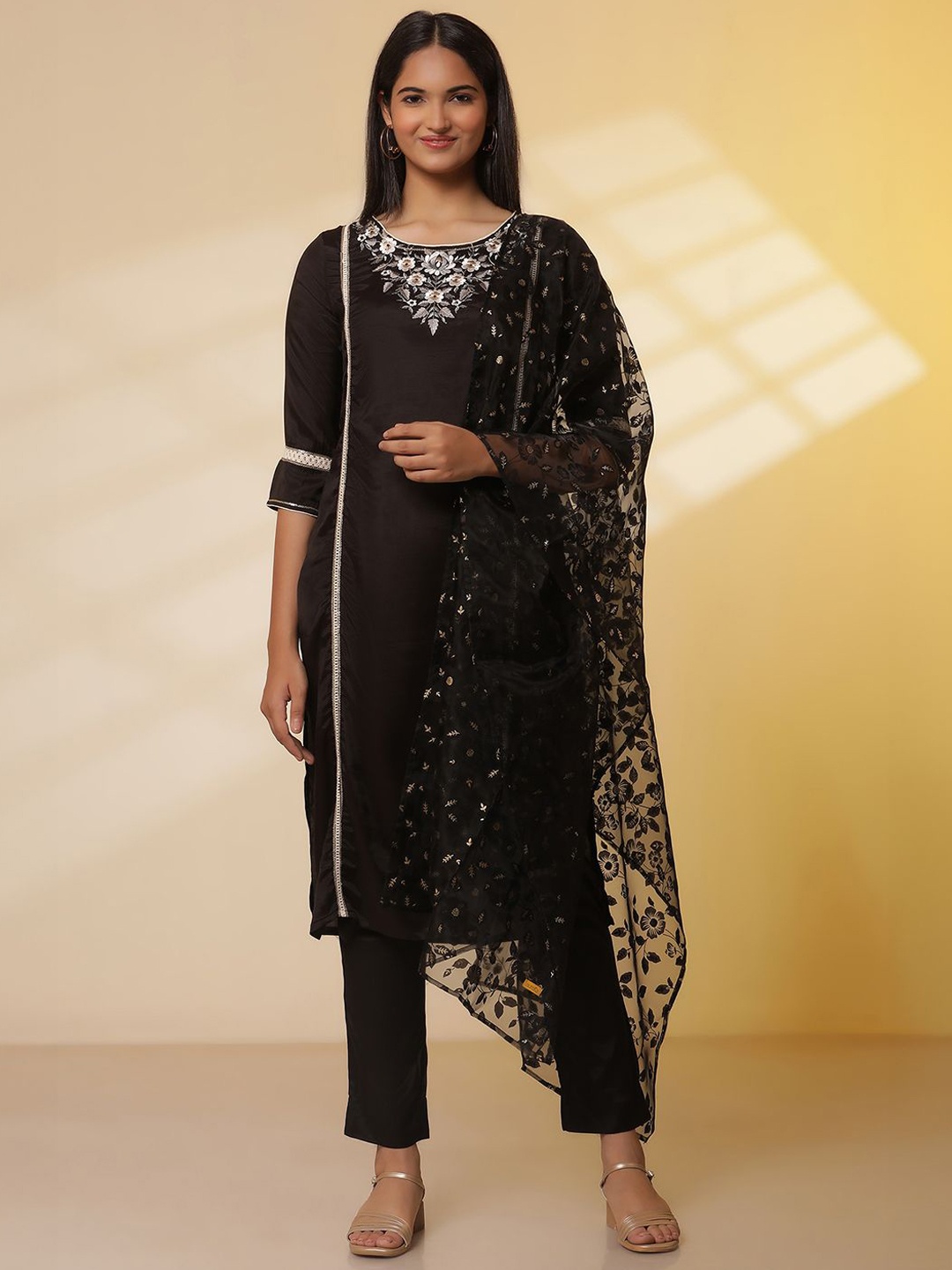 

AURELIA Floral Embroidered Thread Work Straight Kurta with Trouser & Dupatta, Black