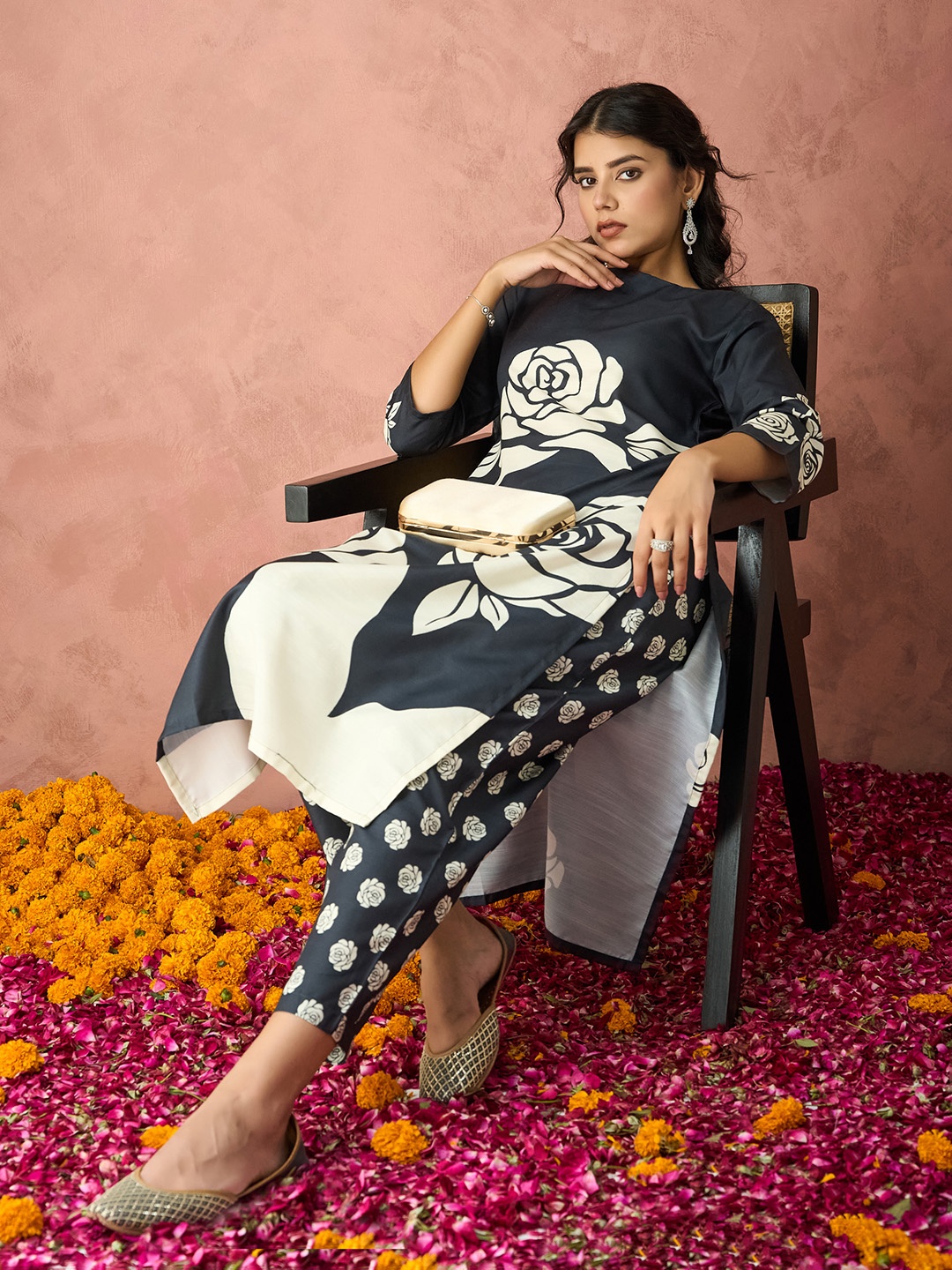 

KALINI Floral Printed Regular Straight Kurta with Trousers, Black