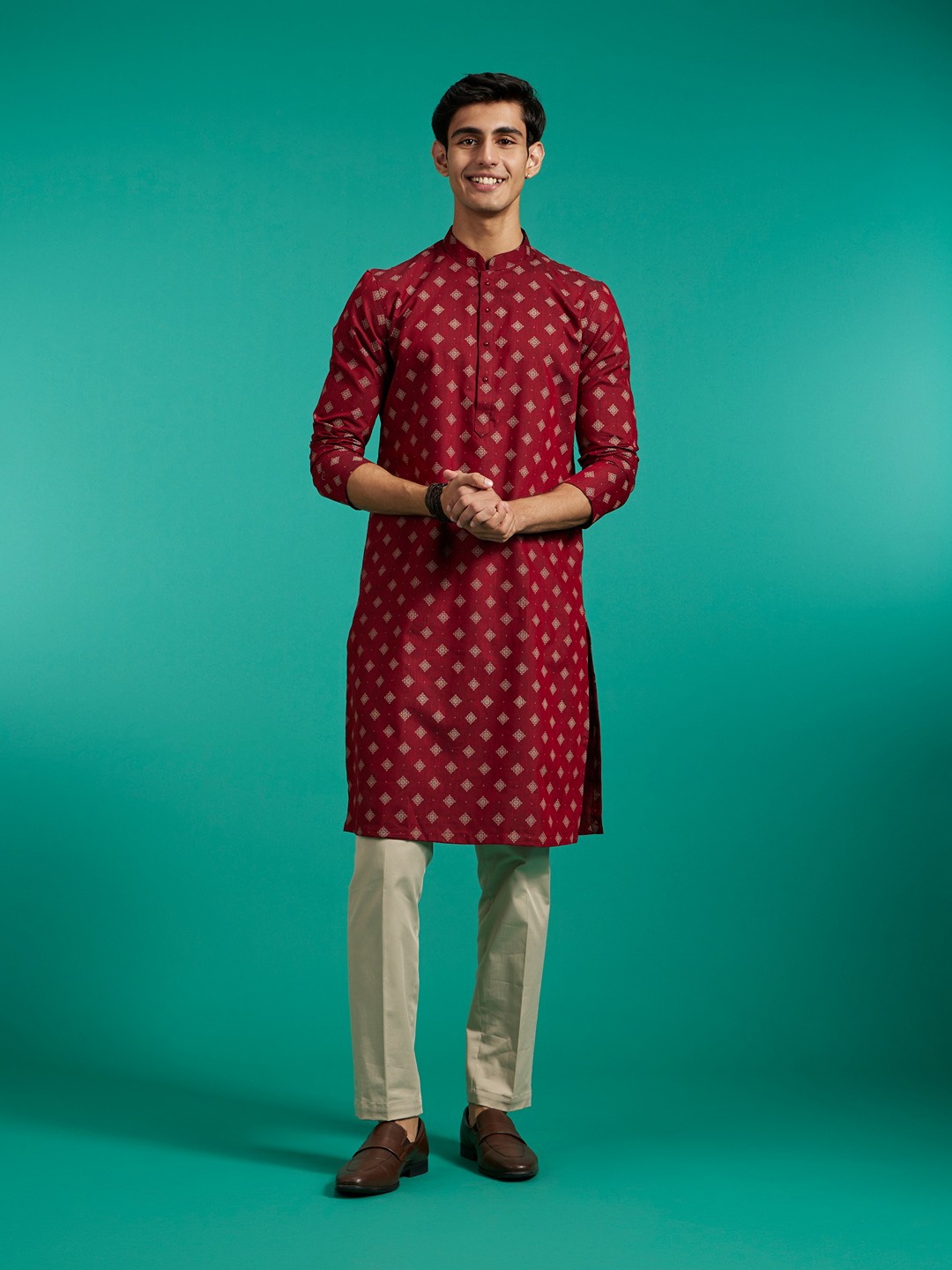 

Diwas by Manyavar Men Ethnic Motifs Woven Design Mandarin Collar Straight Kurta, Maroon