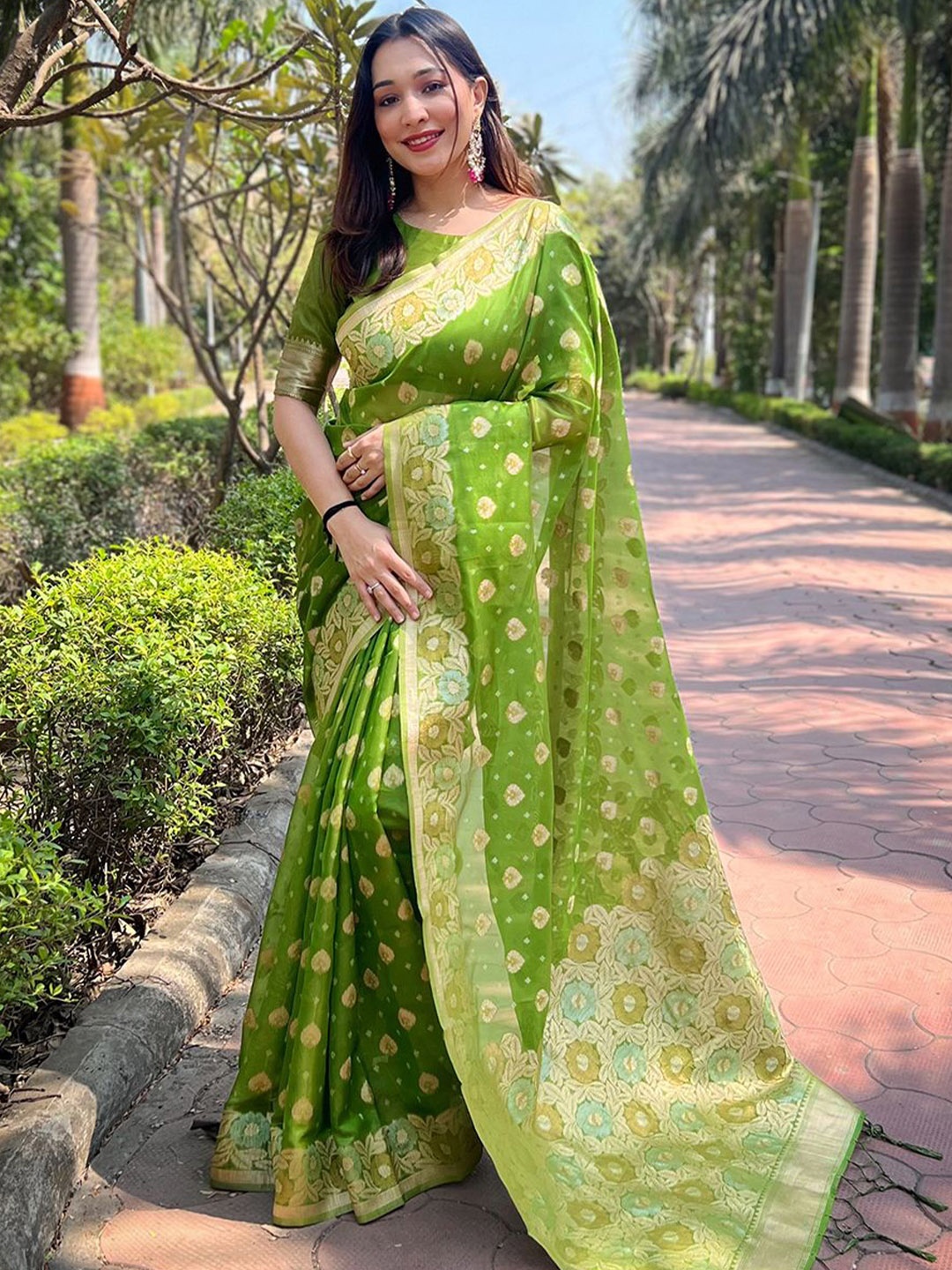 

SGF11 Woven Design Zari Pure Silk Traditional Kanjeevaram Saree, Green