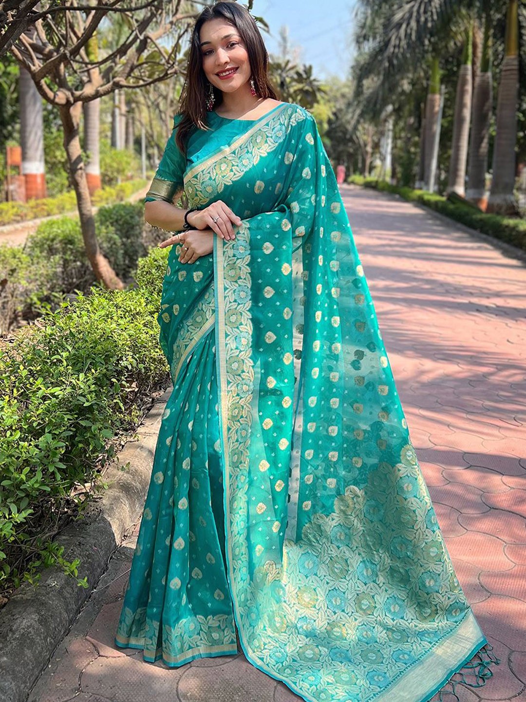 

SGF11 Woven Design Zari Pure Silk Kanjeevaram Saree, Turquoise blue