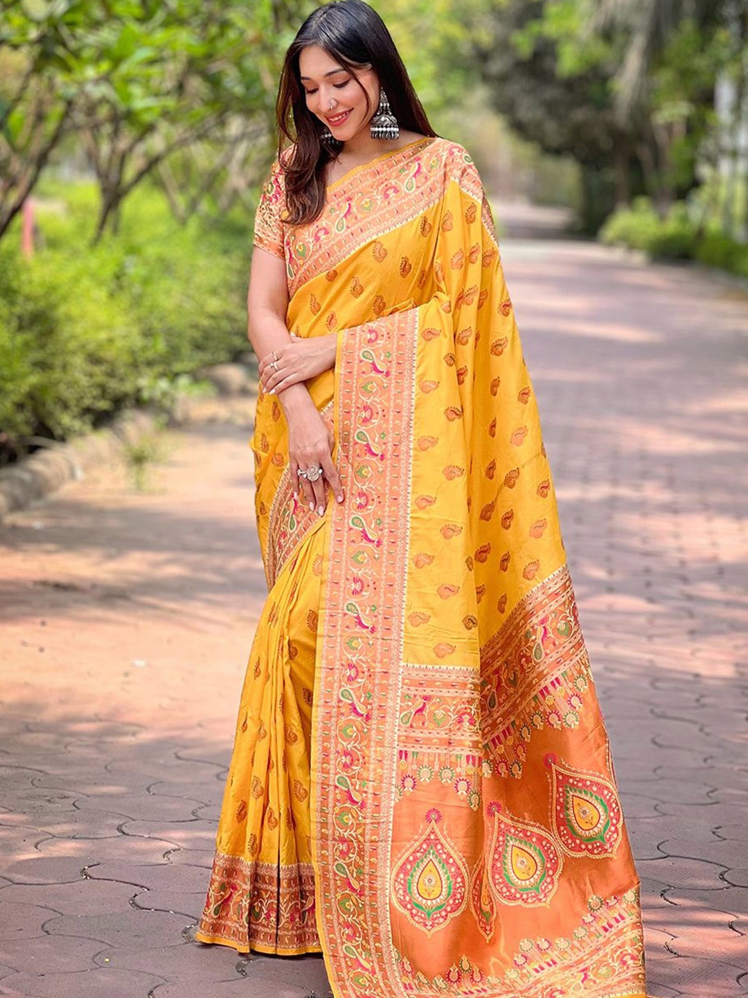 

SGF11 Woven Design Zari Pure Silk Kanjeevaram Saree, Yellow
