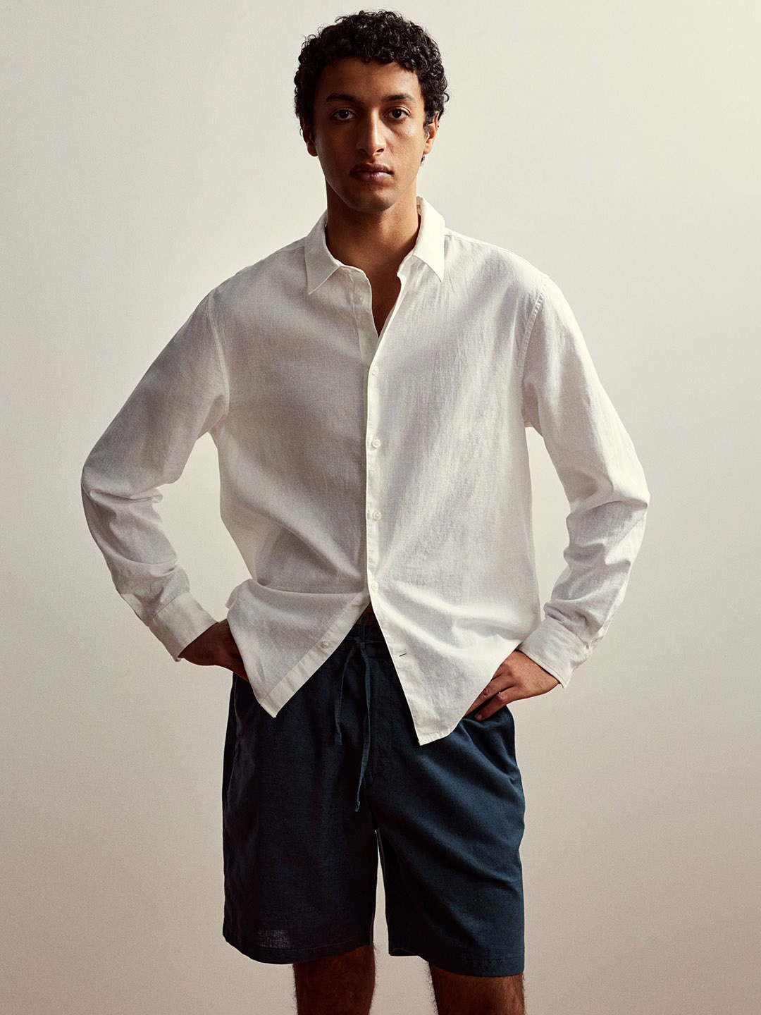 

H&M Mid Rise Linen-Blend Shorts, Blue