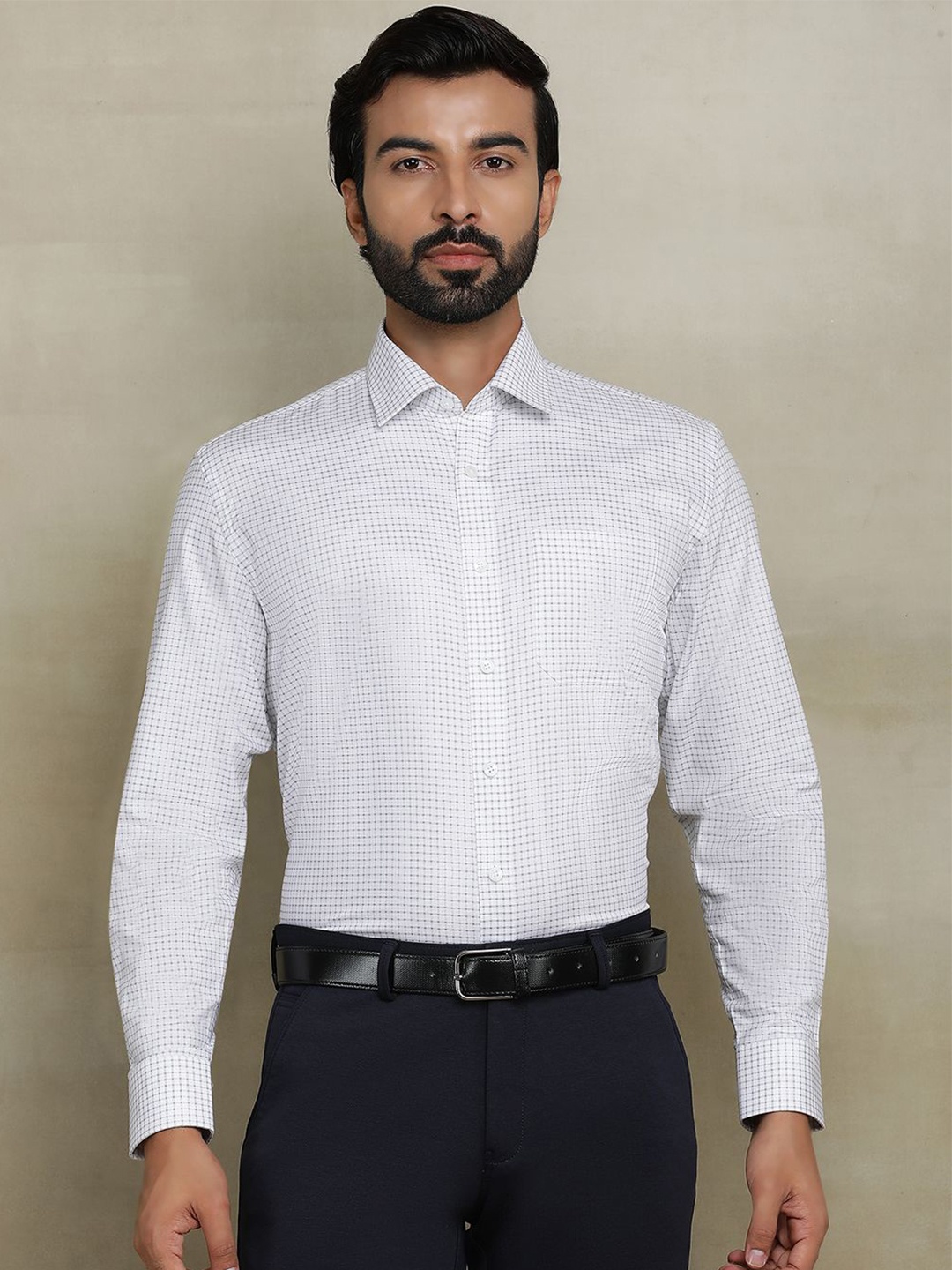 

JADE BLUE Men Cutaway Collar Micro Checked Cotton Casual Shirt, White