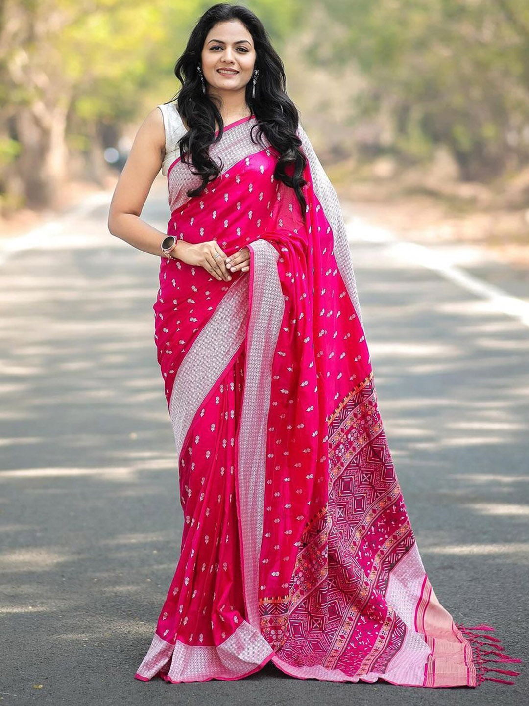 

MORLY Woven Design Zari Kanjeevaram Saree, Pink