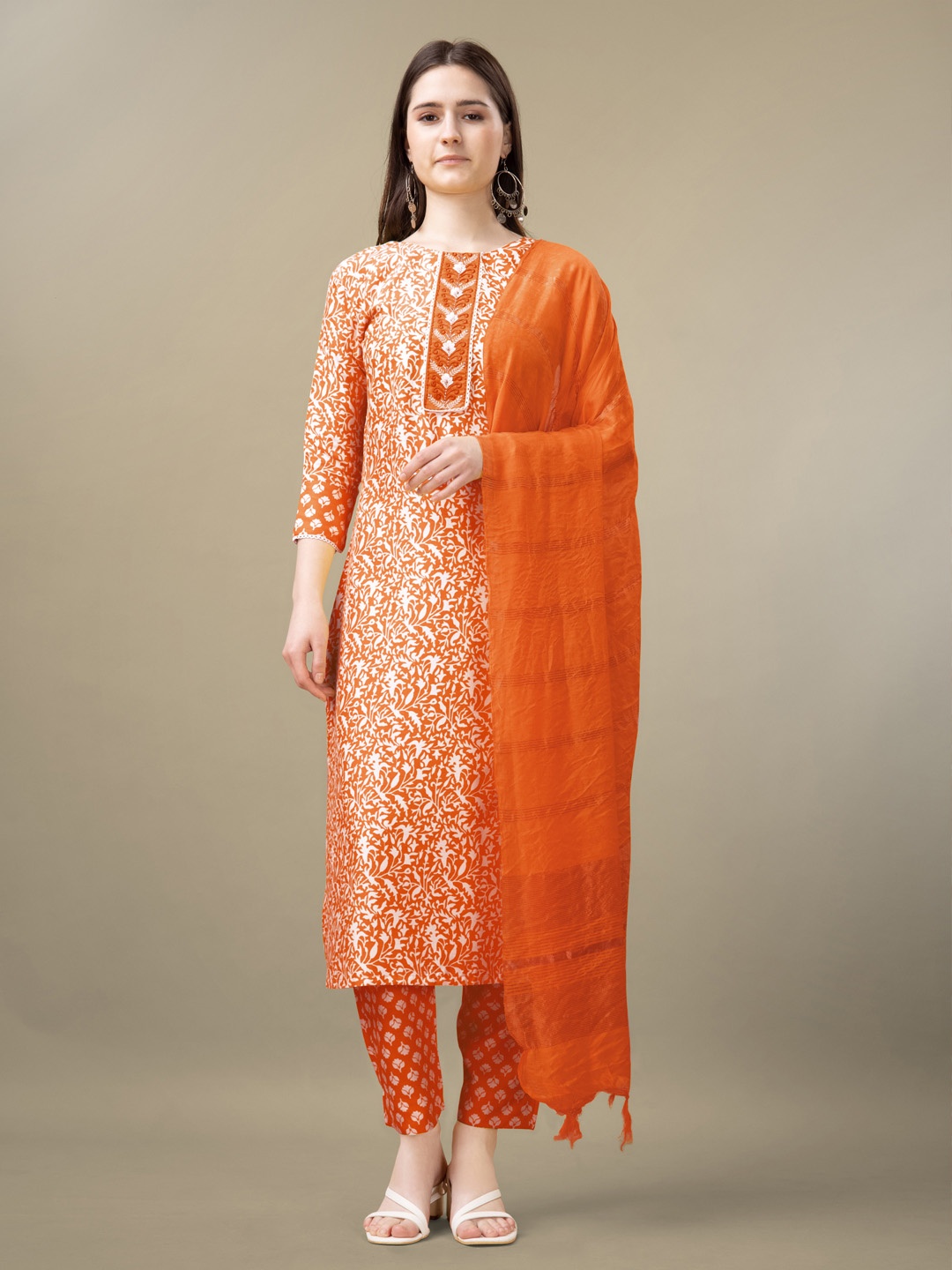 

KAYOMMI Floral Printed Regular Straight Kurta with Trousers & With Dupatta, Orange