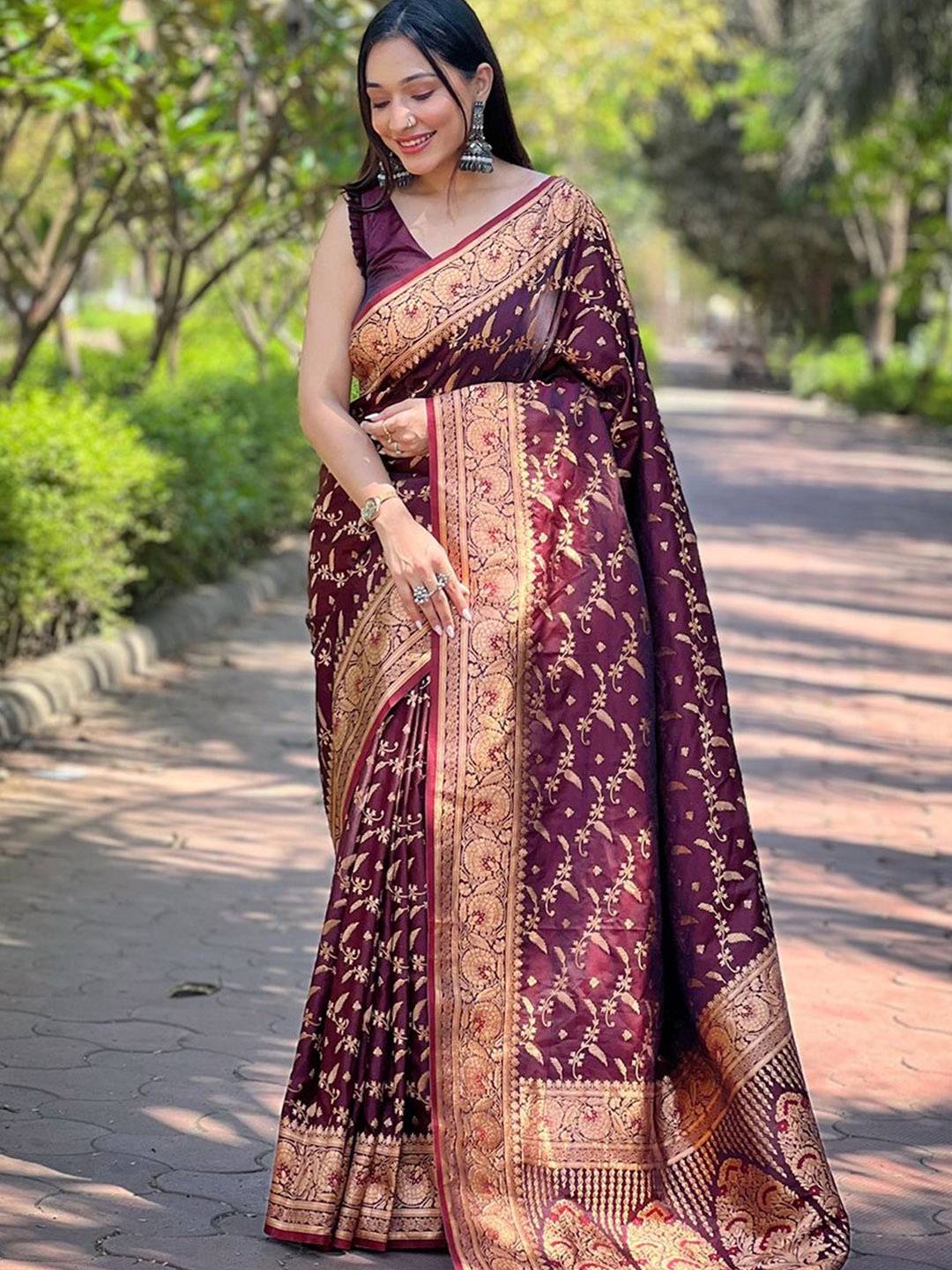 

SGF11 Woven Design Zari Pure Silk Kanjeevaram Saree, Maroon
