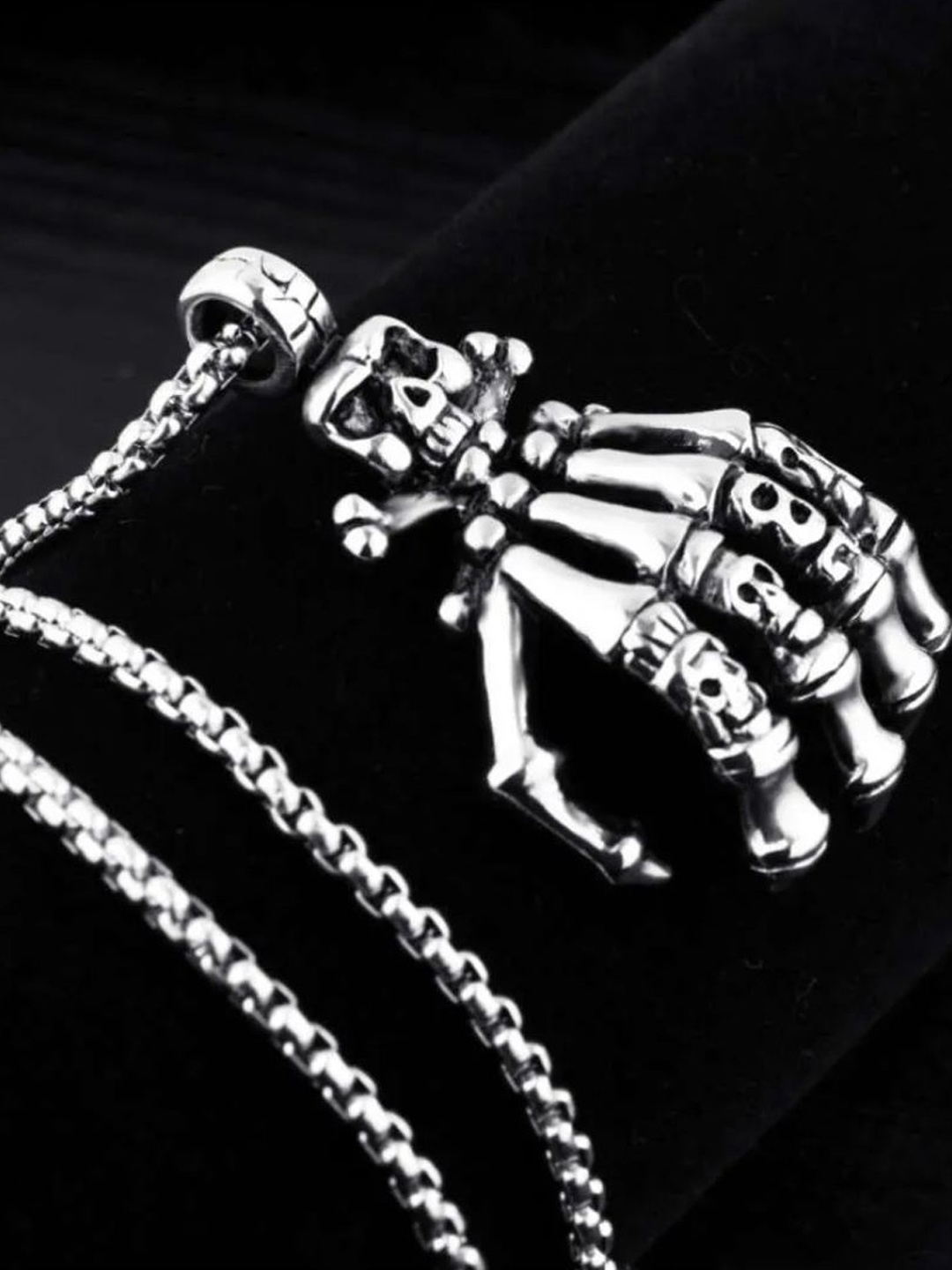 

SALTY Bone-jangle Pendant & Chain, Silver