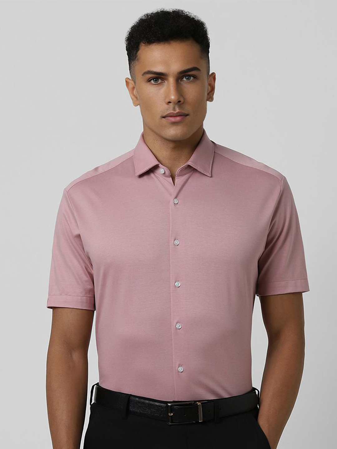 

Van Heusen Men Spread Collar Solid Cotton Slim Fit Formal Shirt, Pink