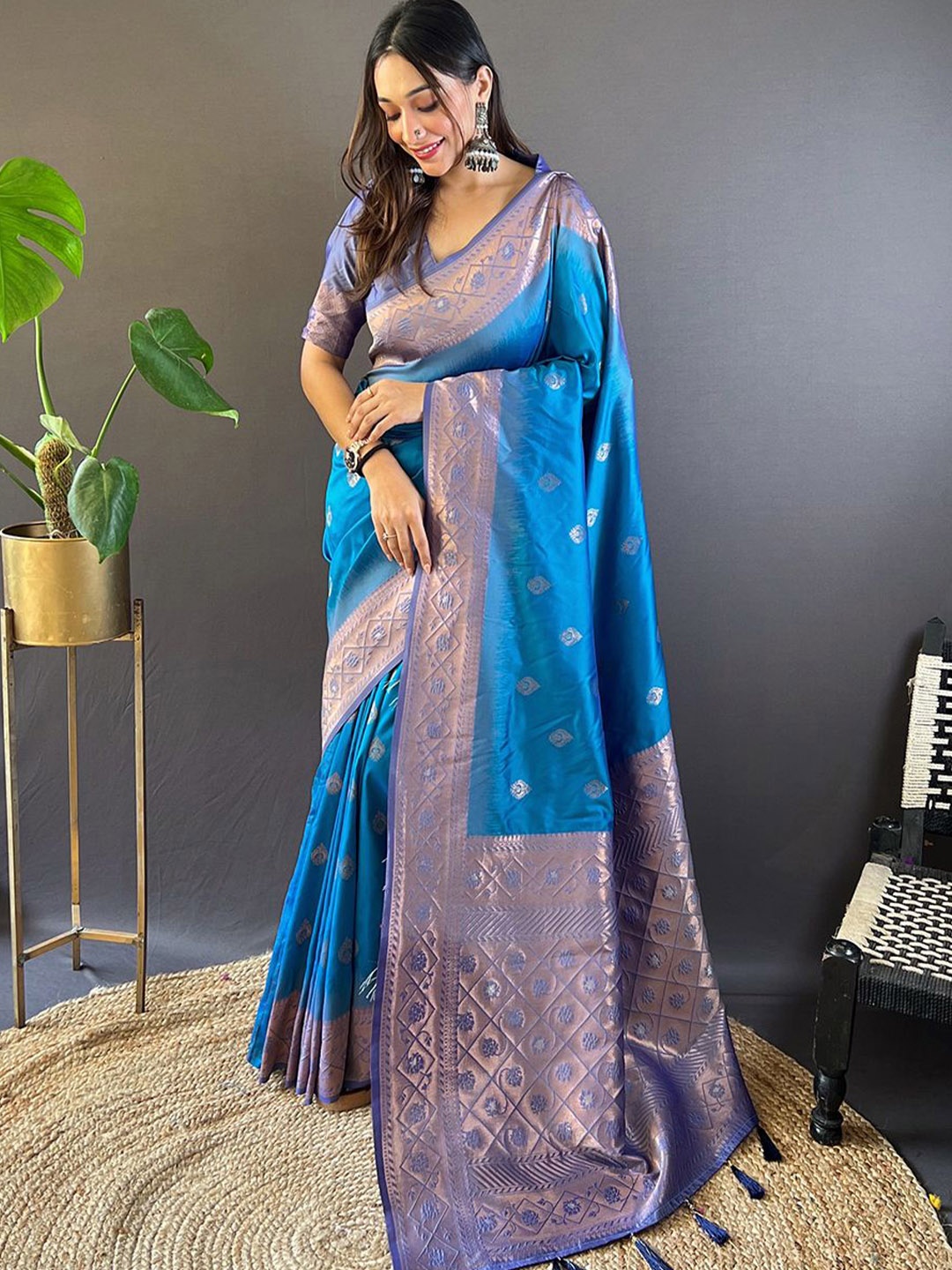 

SGF11 Woven Design Zari Pure Silk Kanjeevaram Saree, Blue