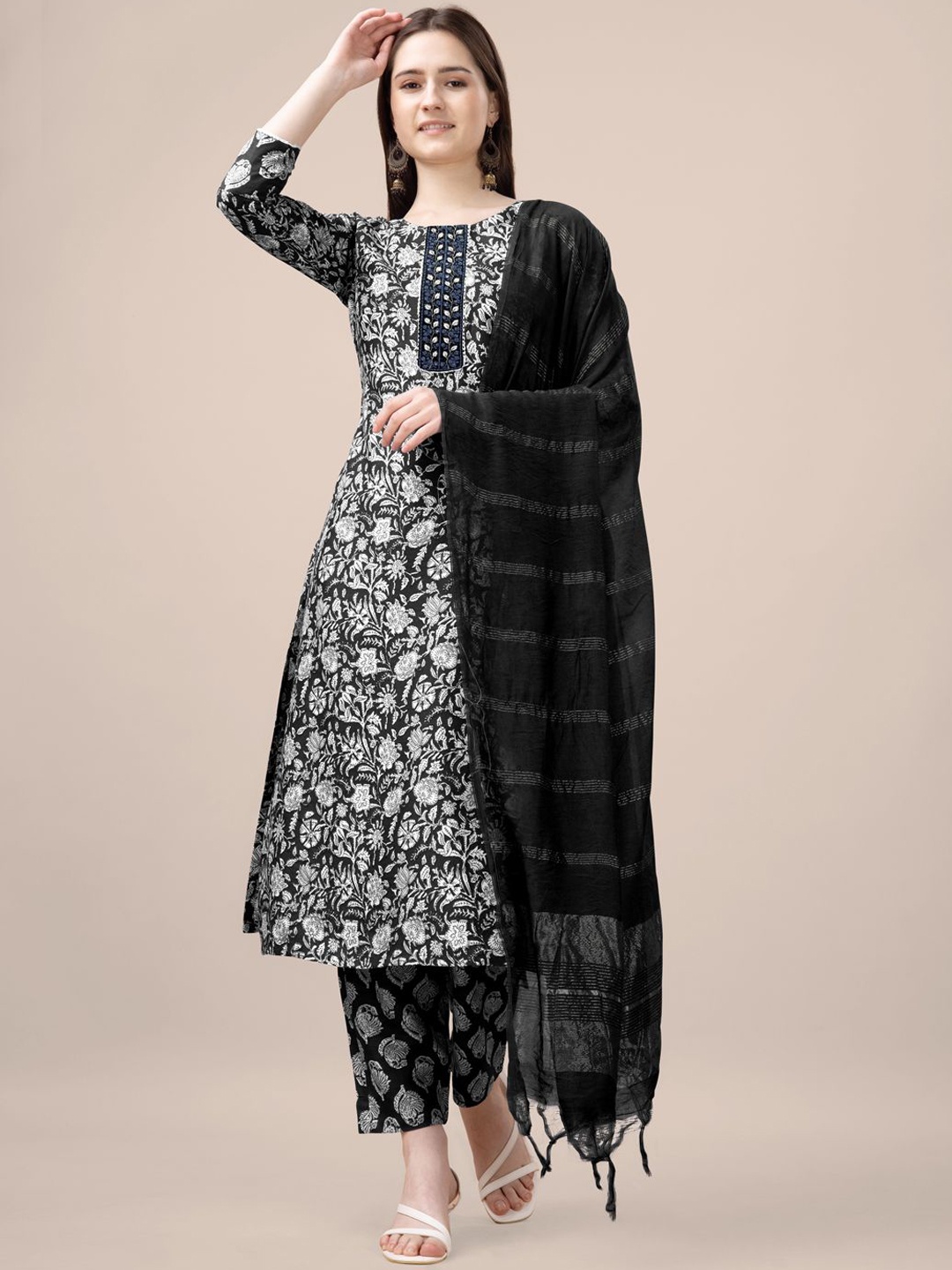 

KAYOMMI Ethnic Motifs Embroidered Regular Sequinned Straight Kurta with Churidar & Dupatta, Black